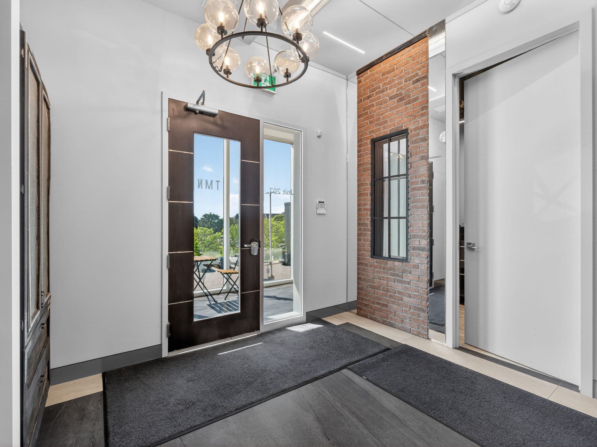 418 Iroquois Shore Rd Unit 207 Oakville, ON L6H 0X7