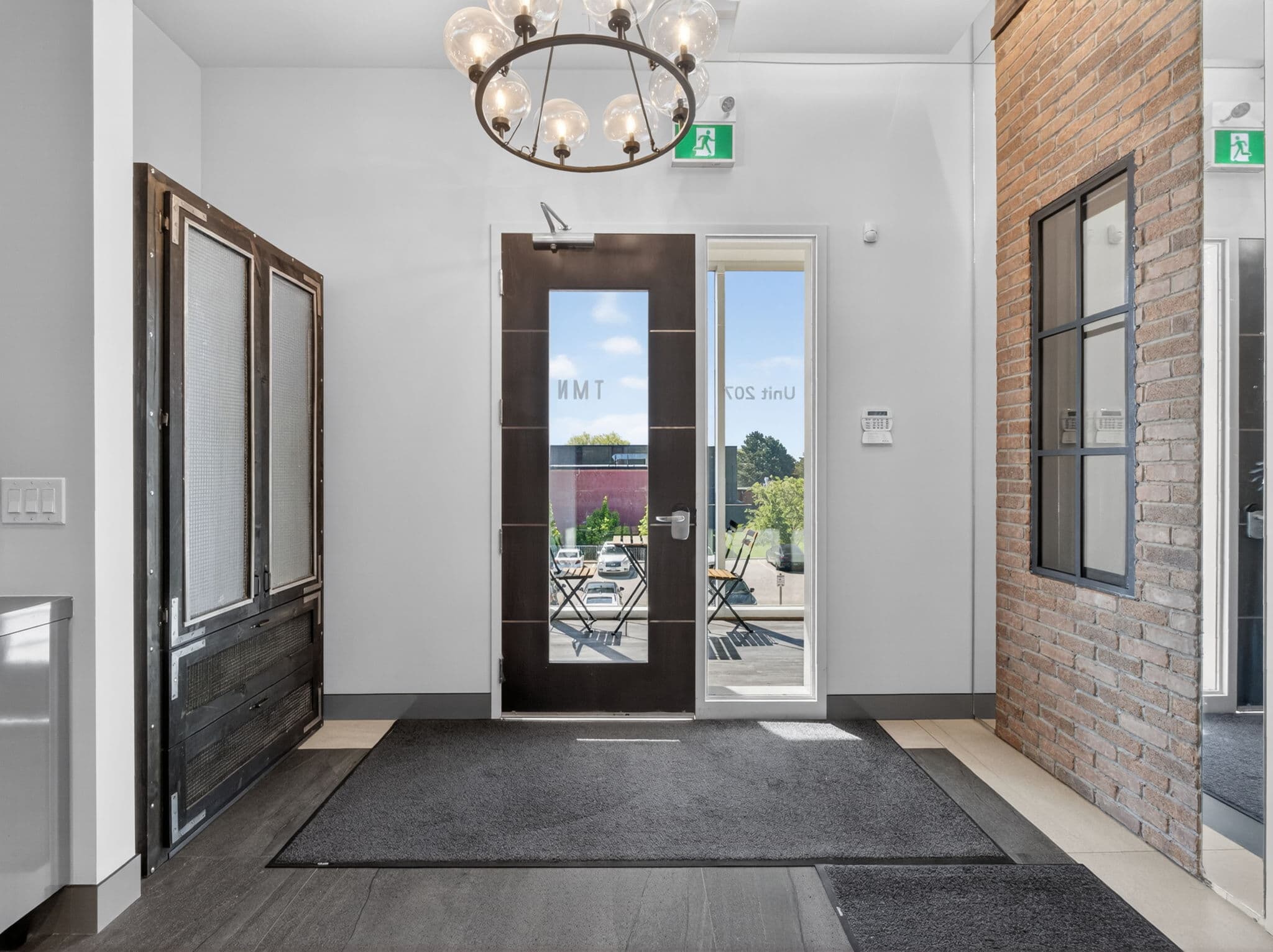 418 Iroquois Shore Rd Unit 207 Oakville, ON L6H 0X7