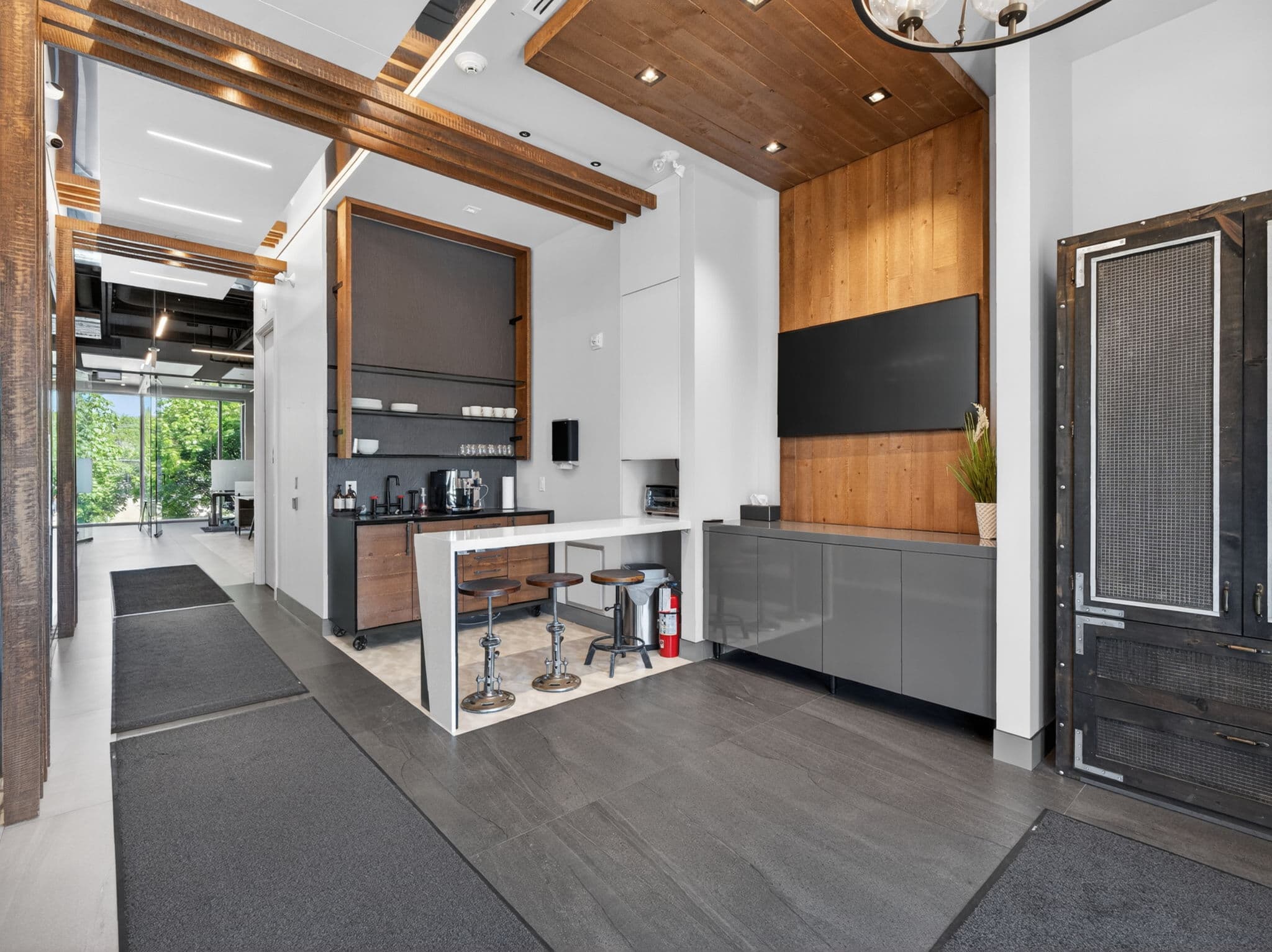 418 Iroquois Shore Rd Unit 207 Oakville, ON L6H 0X7