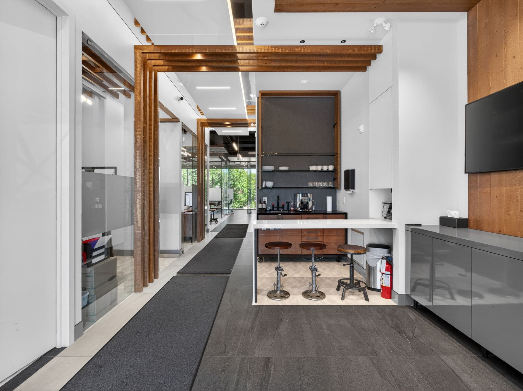 418 Iroquois Shore Rd Unit 207 Oakville, ON L6H 0X7