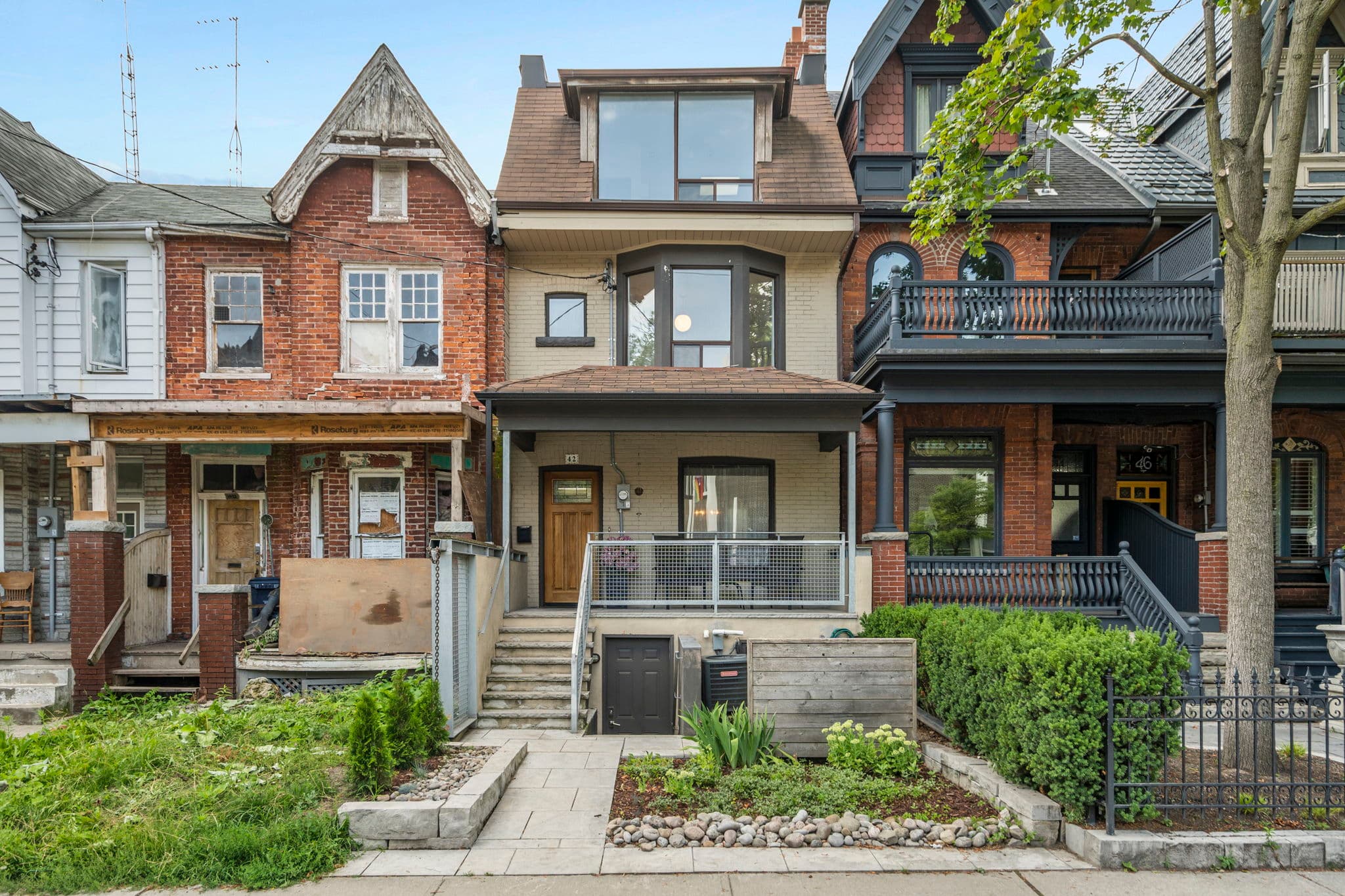 42 Robert St Toronto, ON M5S 2K3