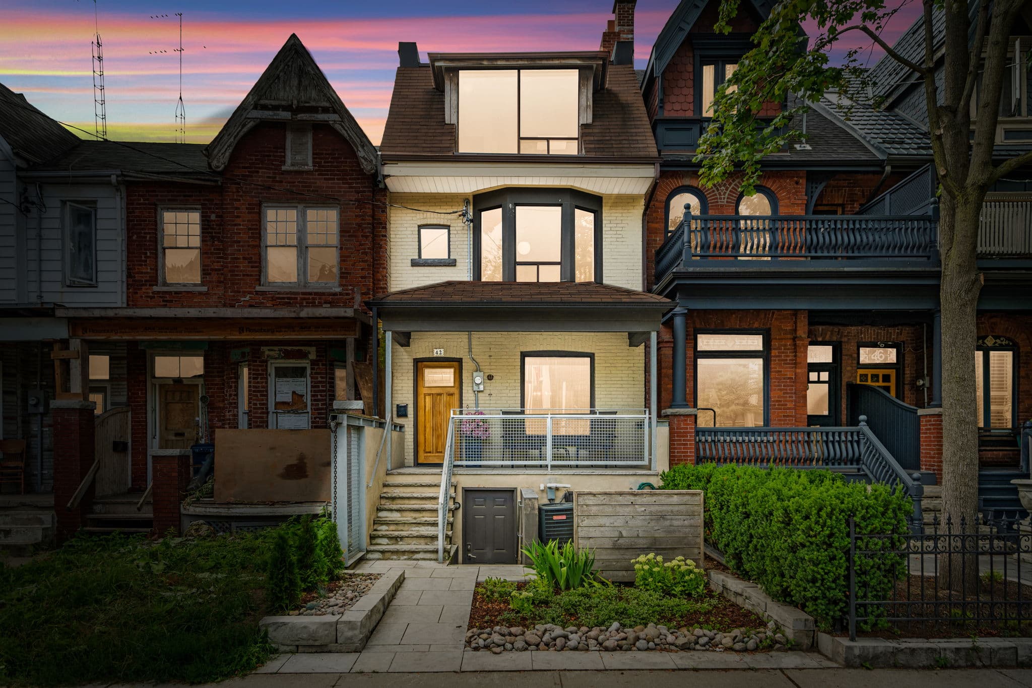 42 Robert St Toronto, ON M5S 2K3