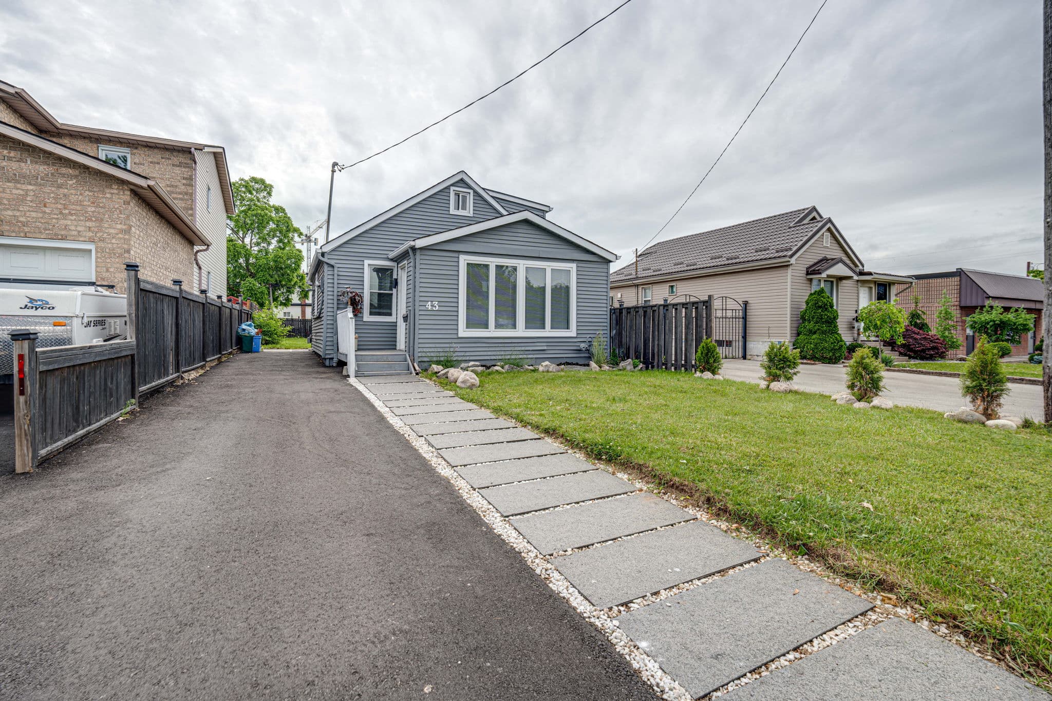 43 Adair Ave S Hamilton, ON L8H 1B5