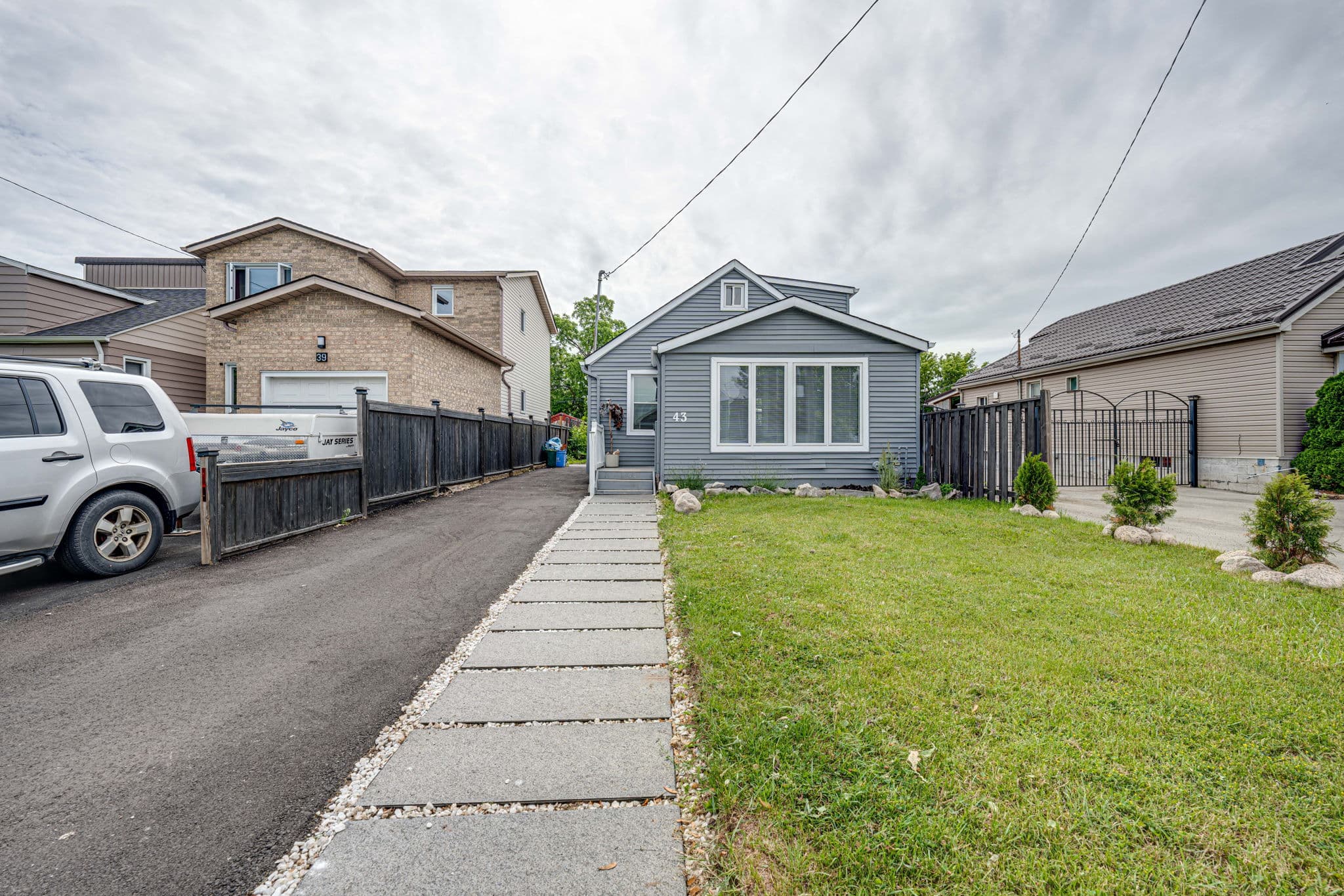 43 Adair Ave S Hamilton, ON L8H 1B5
