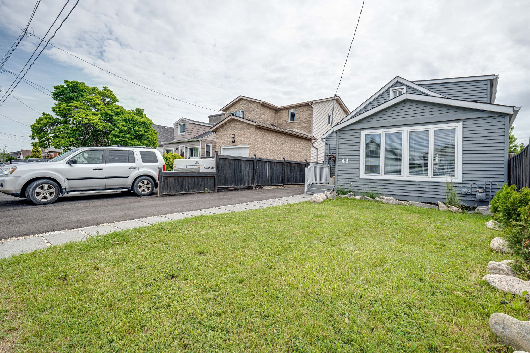 43 Adair Ave S Hamilton, ON L8H 1B5