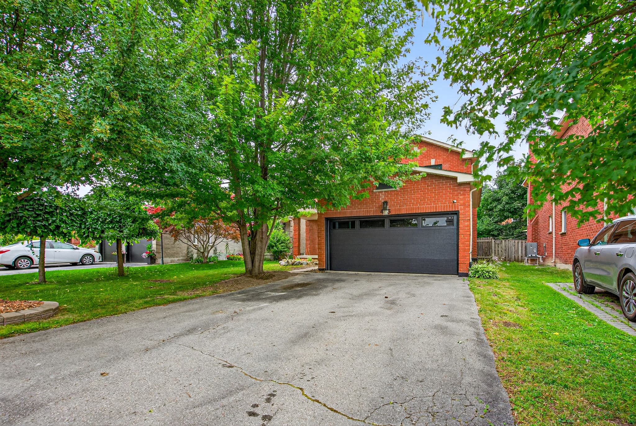 43 Keremeos Crescent Richmond Hill, ON L4C 9R9
