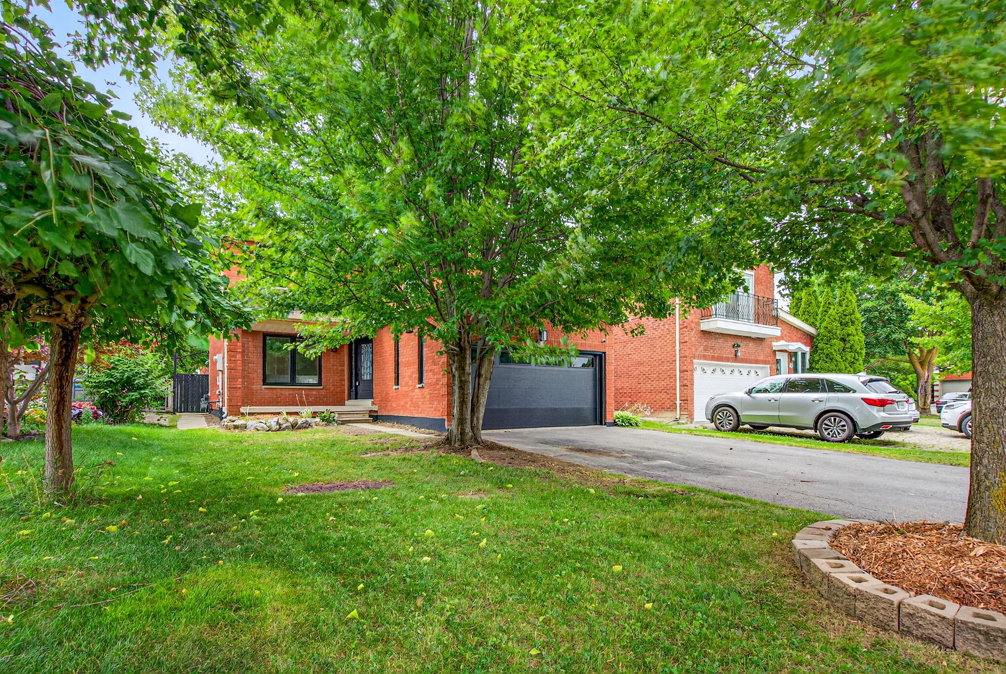 43 Keremeos Crescent Richmond Hill, ON L4C 9R9
