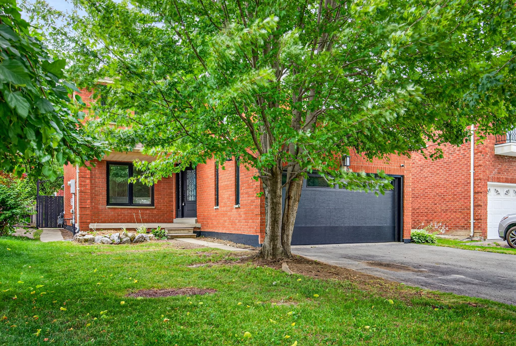43 Keremeos Crescent Richmond Hill, ON L4C 9R9
