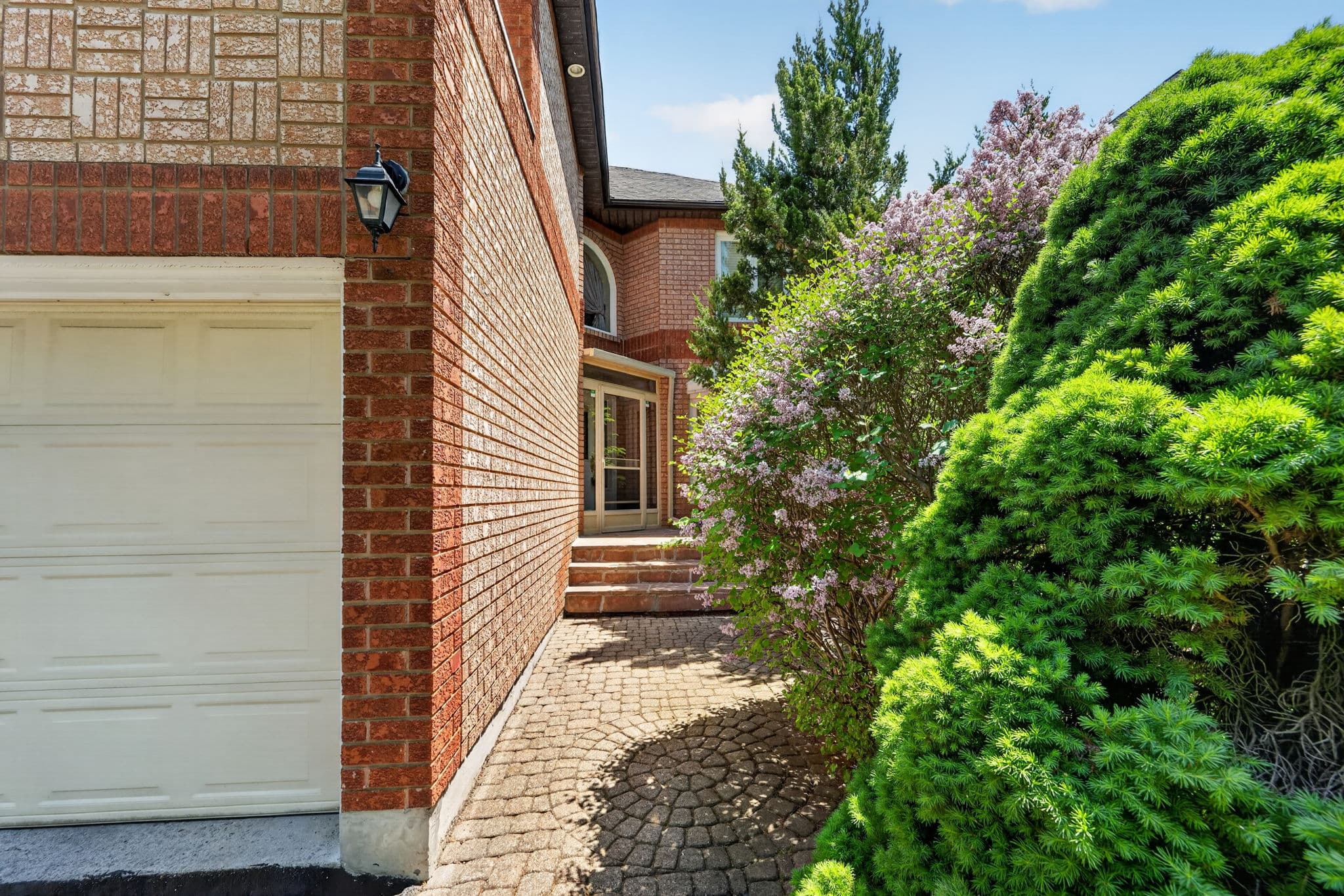 43 Rockwood Crescent Vaughan, ON L4J 7T2