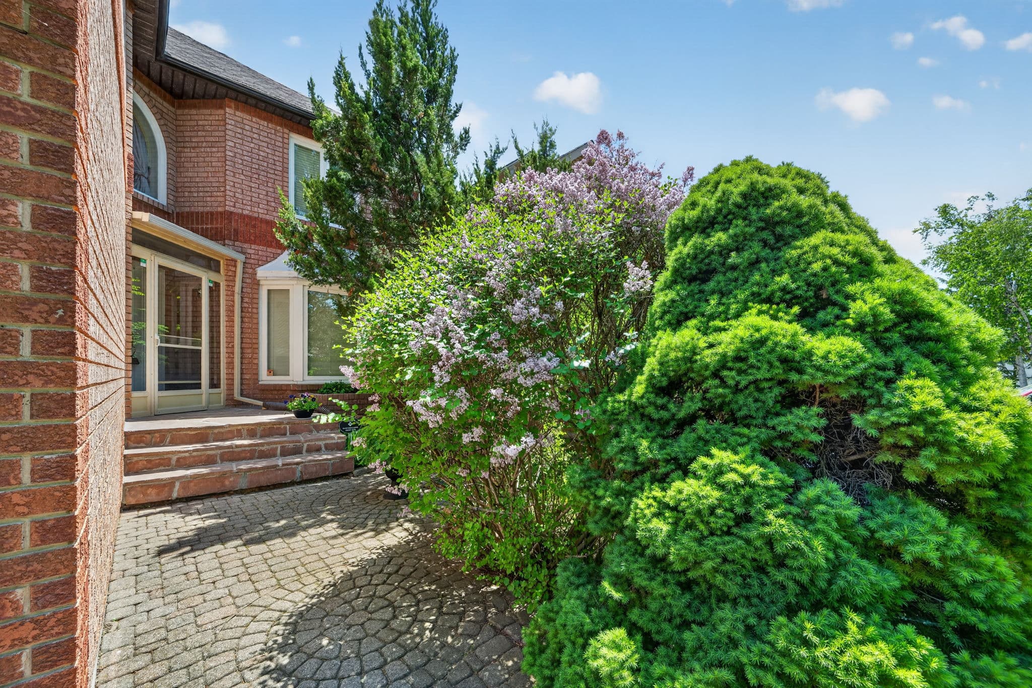 43 Rockwood Crescent Vaughan, ON L4J 7T2