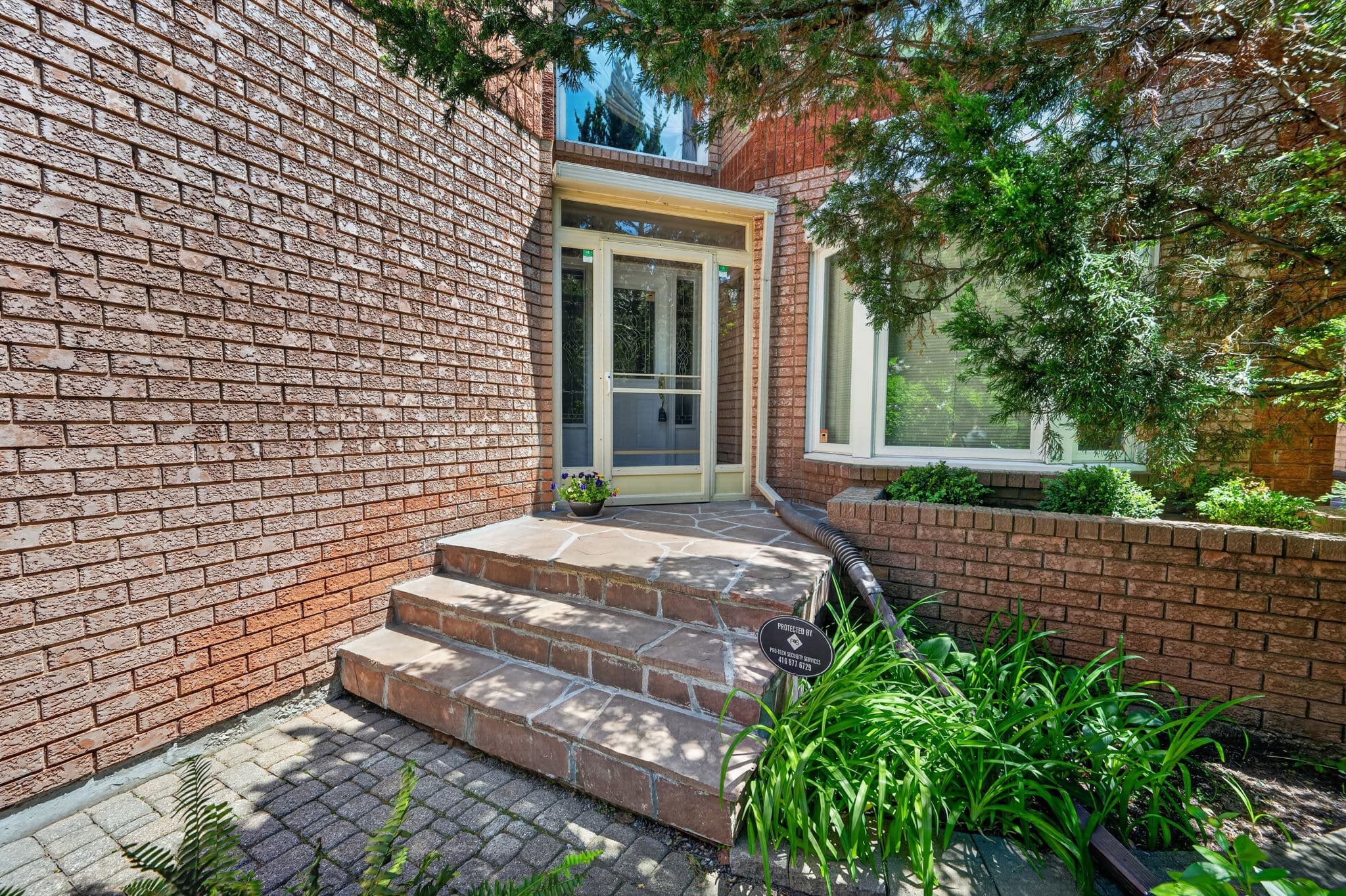 43 Rockwood Crescent Vaughan, ON L4J 7T2