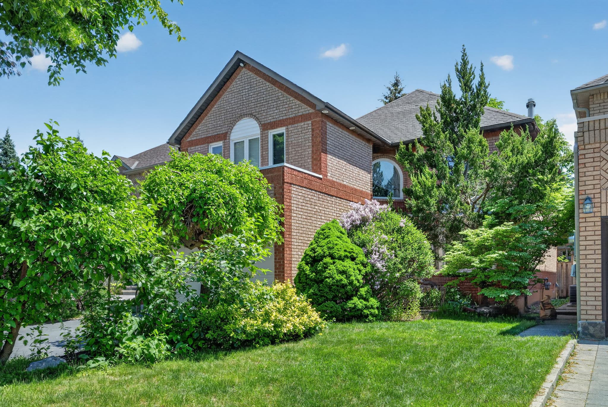 43 Rockwood Crescent Vaughan, ON L4J 7T2