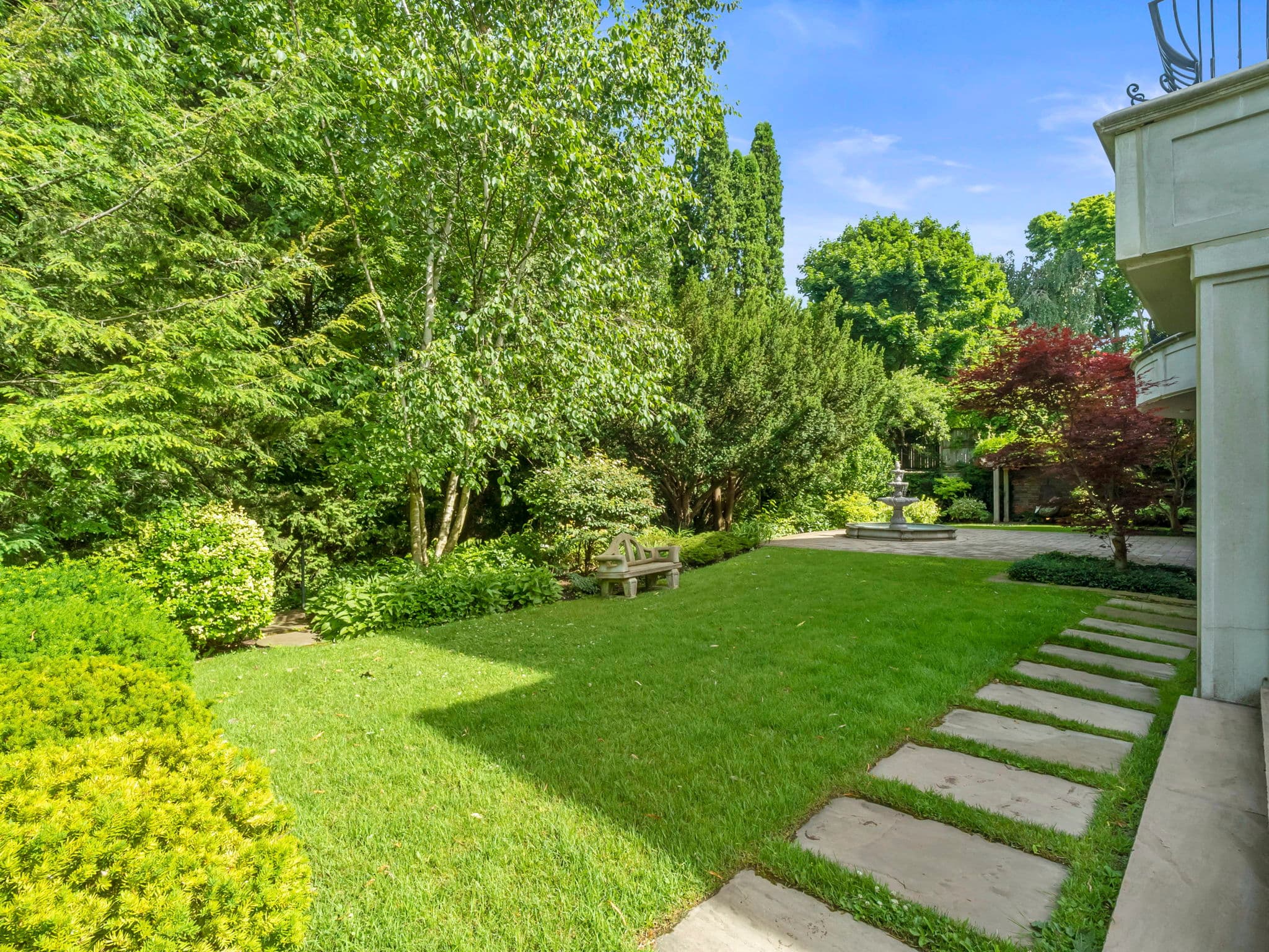 44 Fifeshire Rd Toronto, ON M2L 2G6