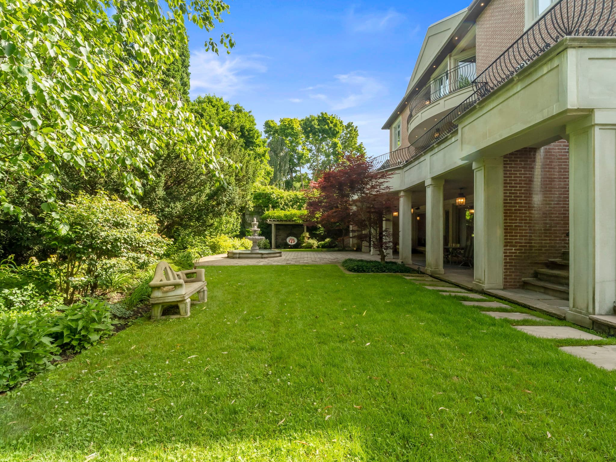 44 Fifeshire Rd Toronto, ON M2L 2G6