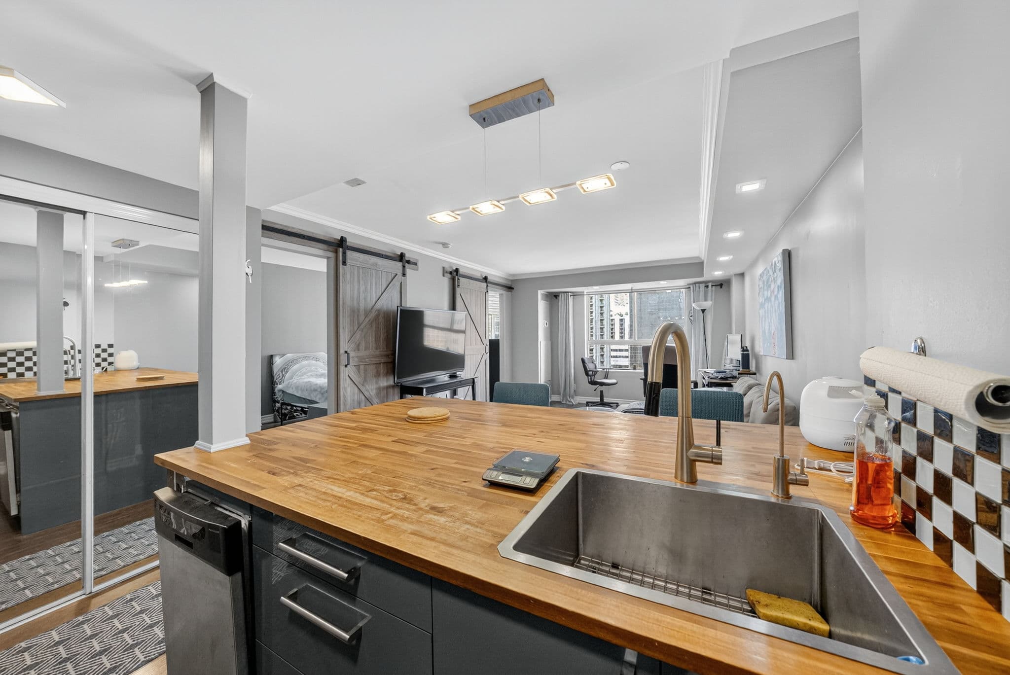 44 Gerrard St W Toronto, ON M5G 2K2