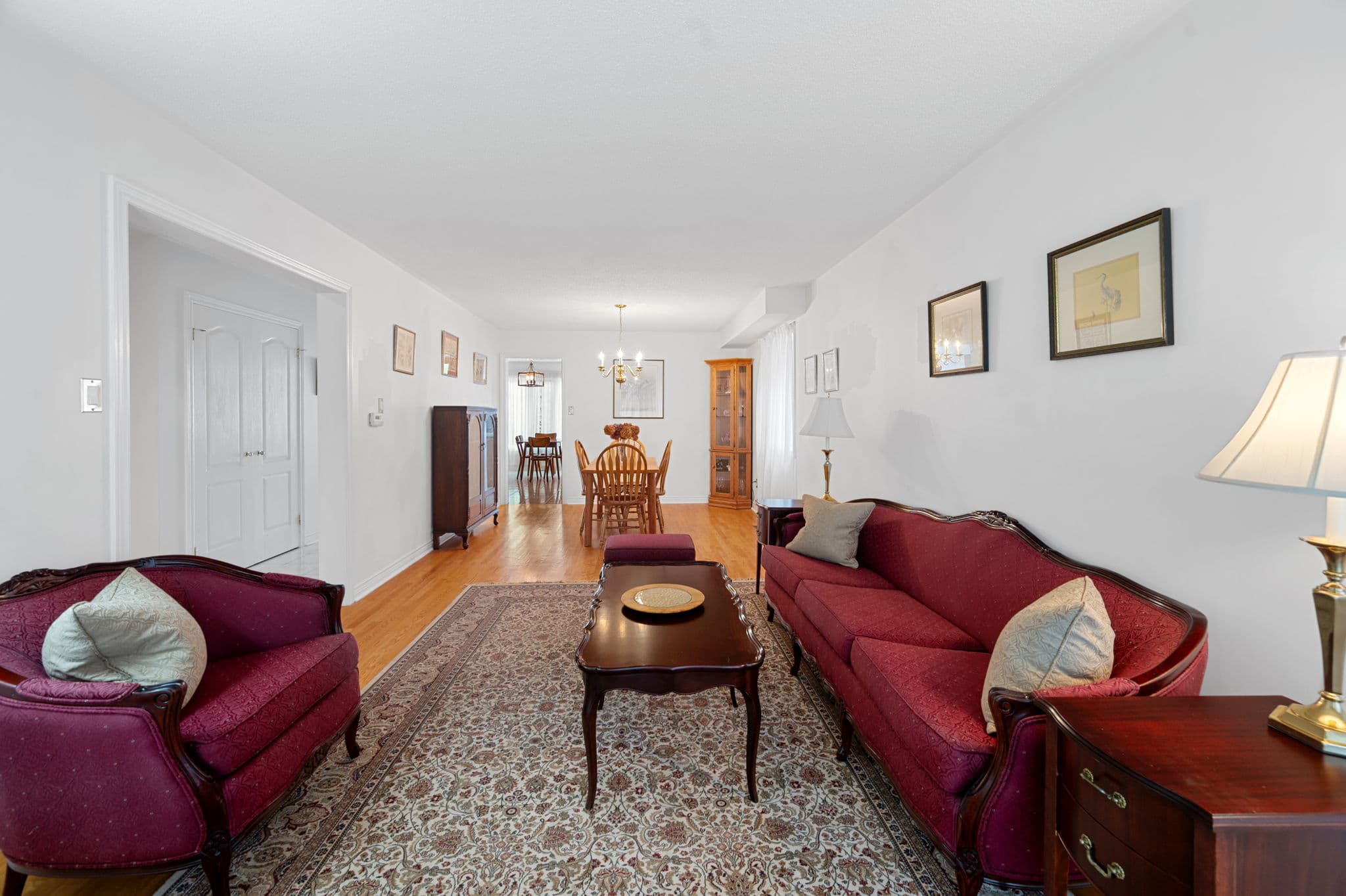 44 Jellicoe Ave Toronto, ON M8W 1W1