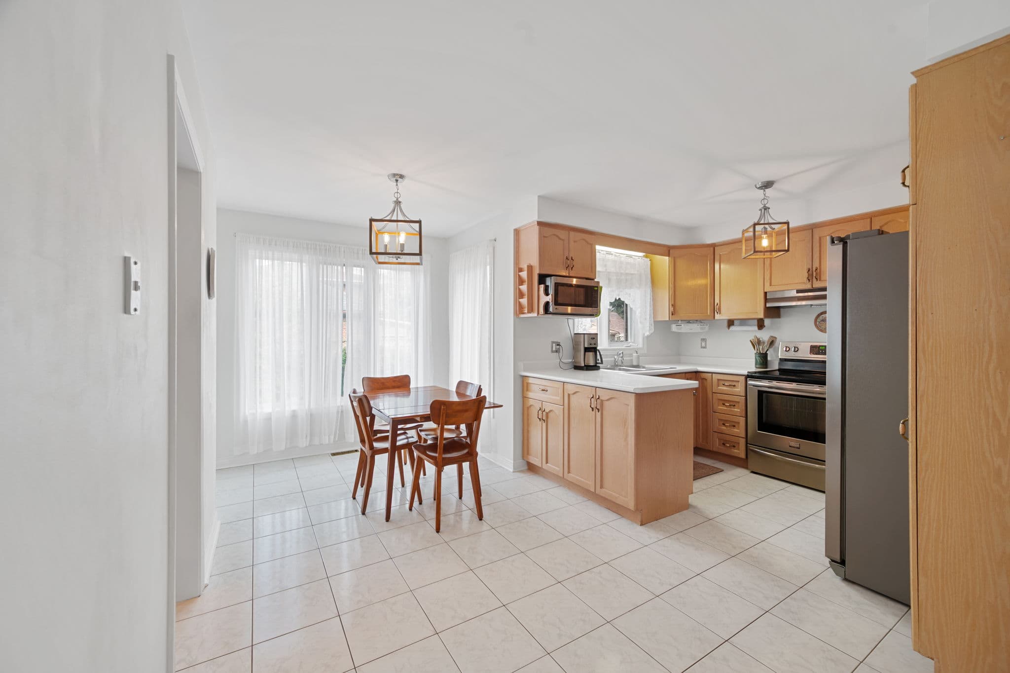 44 Jellicoe Ave Toronto, ON M8W 1W1