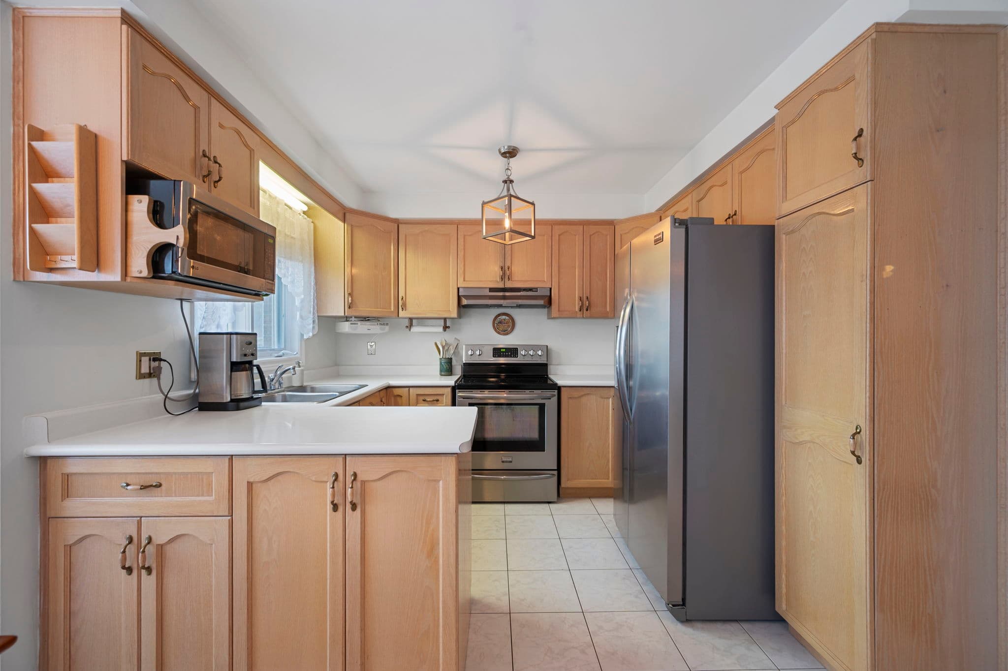 44 Jellicoe Ave Toronto, ON M8W 1W1