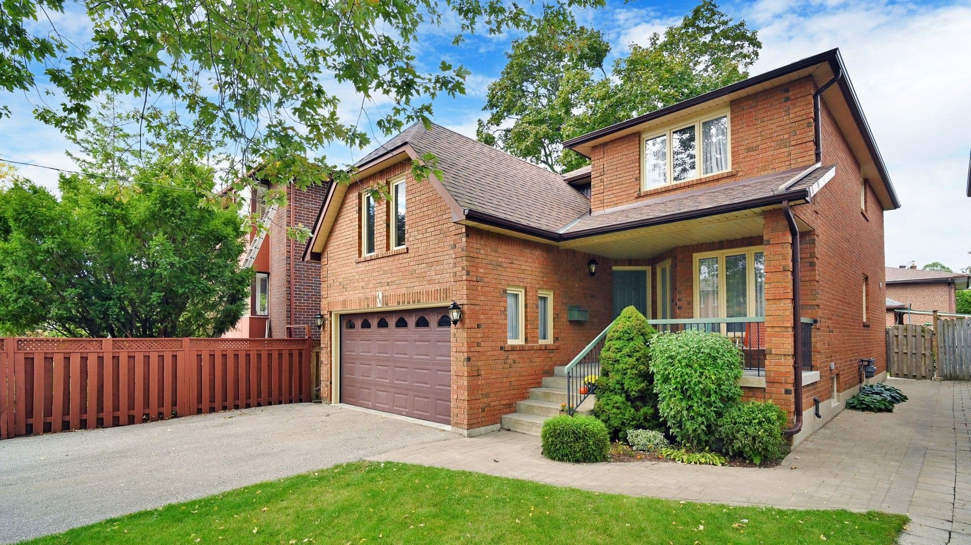 44 Jellicoe Ave Toronto, ON M8W 1W1