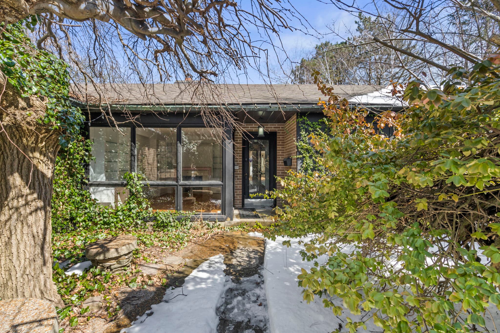 44 The Bridle Path Toronto, ON M2L 1C8