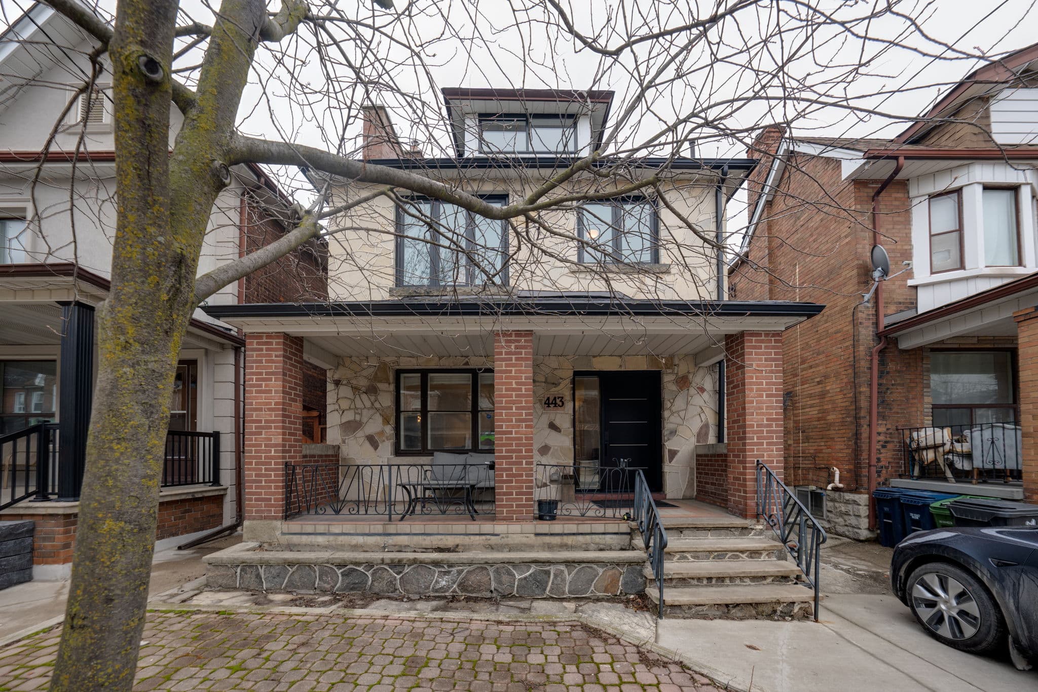 443 Symington Ave Toronto, ON M6N 2W4