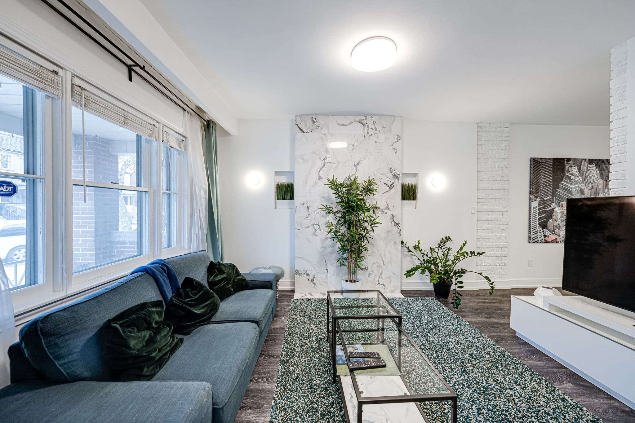 443 Symington Ave Toronto, ON M6N 2W4