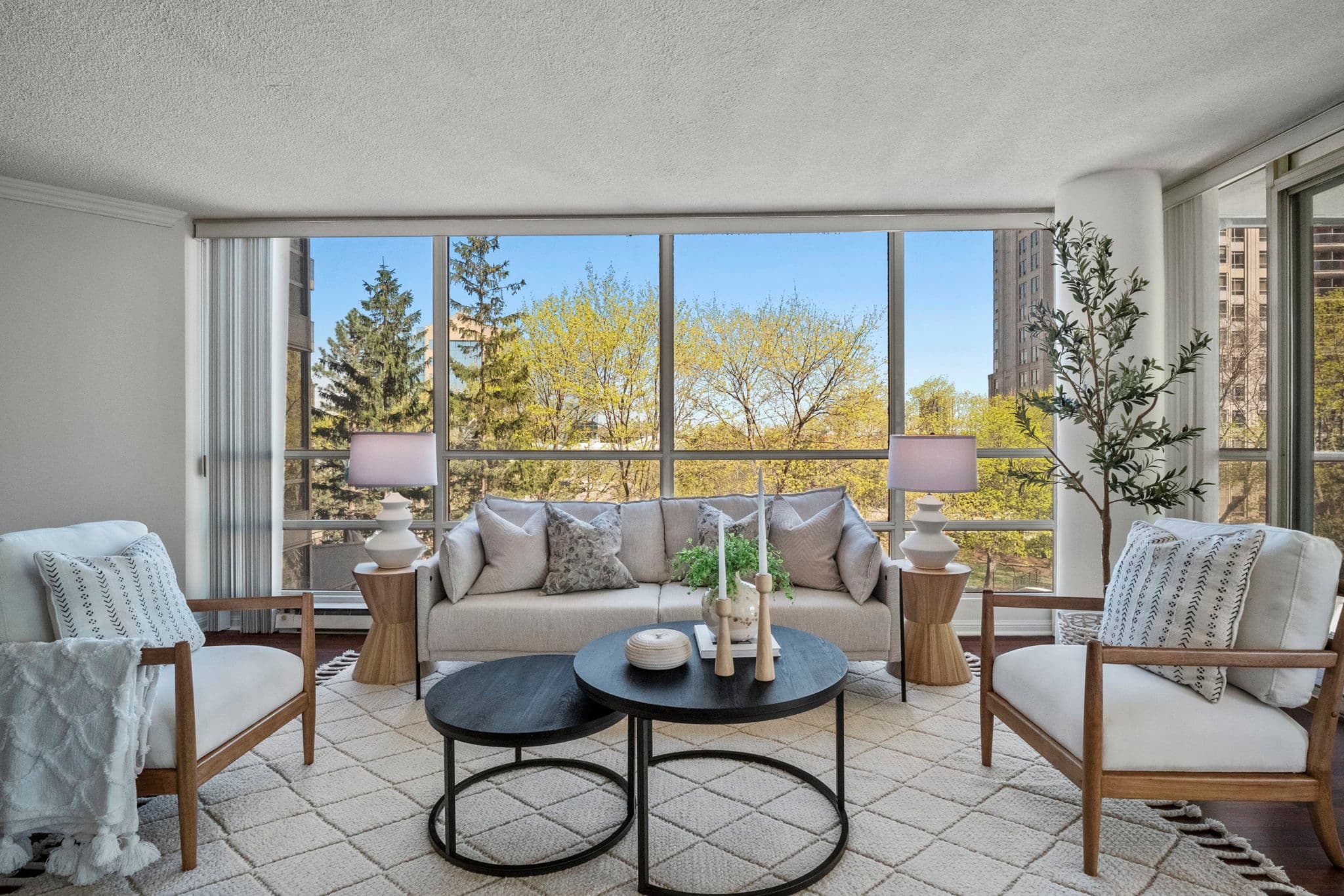 45 Kingsbridge Garden Cir 306 Mississauga, ON L5R 3K4