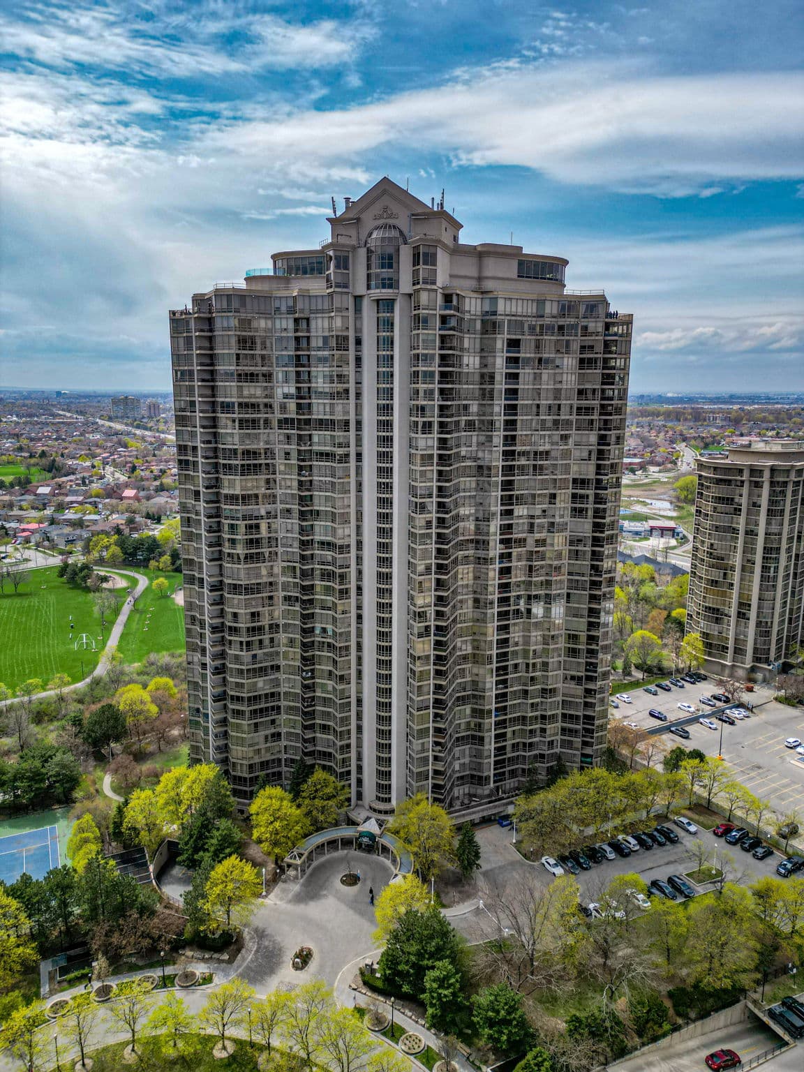 45 Kingsbridge Garden Cir 306 Mississauga, ON L5R 3K4