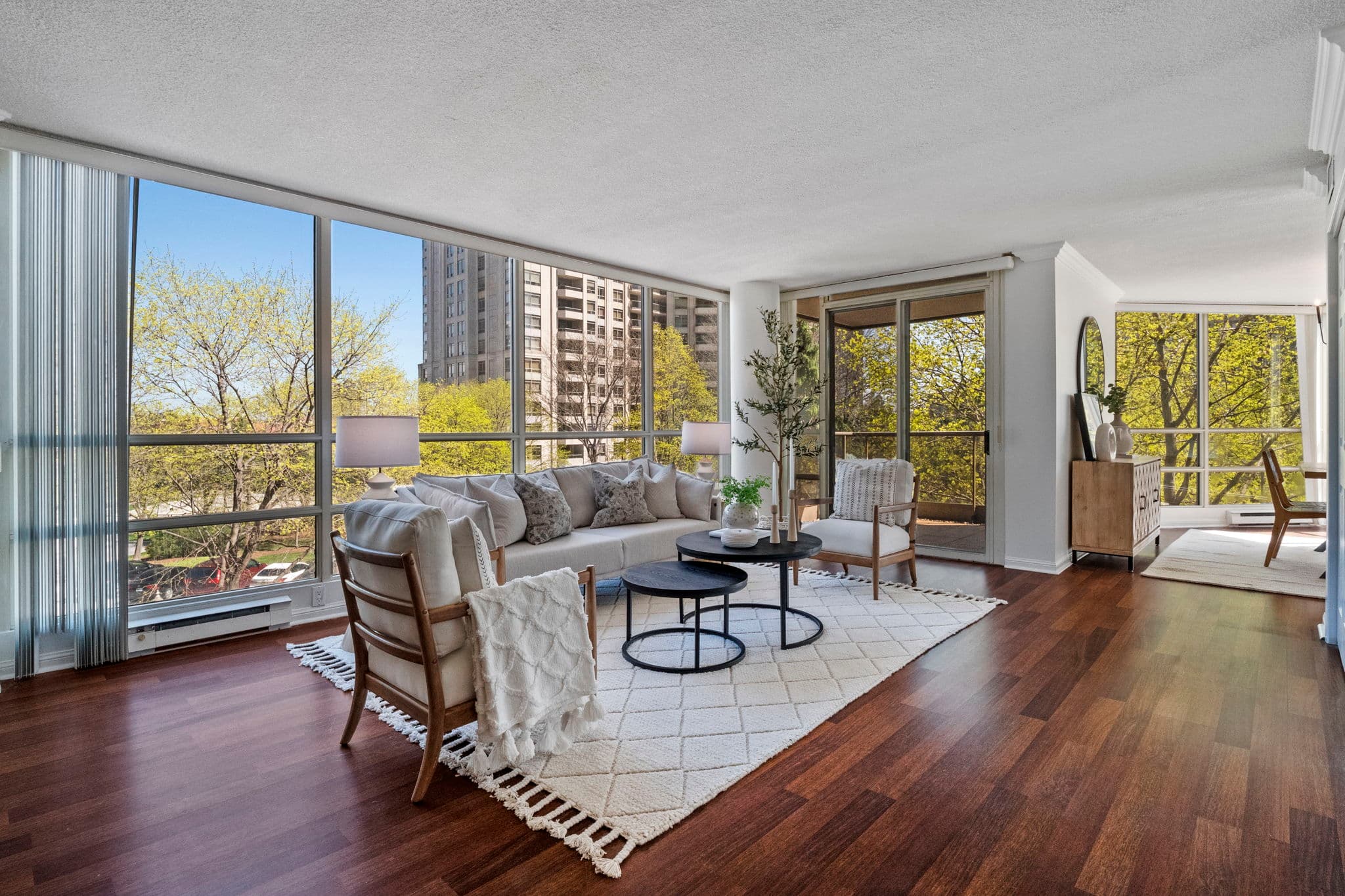 45 Kingsbridge Garden Cir 306 Mississauga, ON L5R 3K4