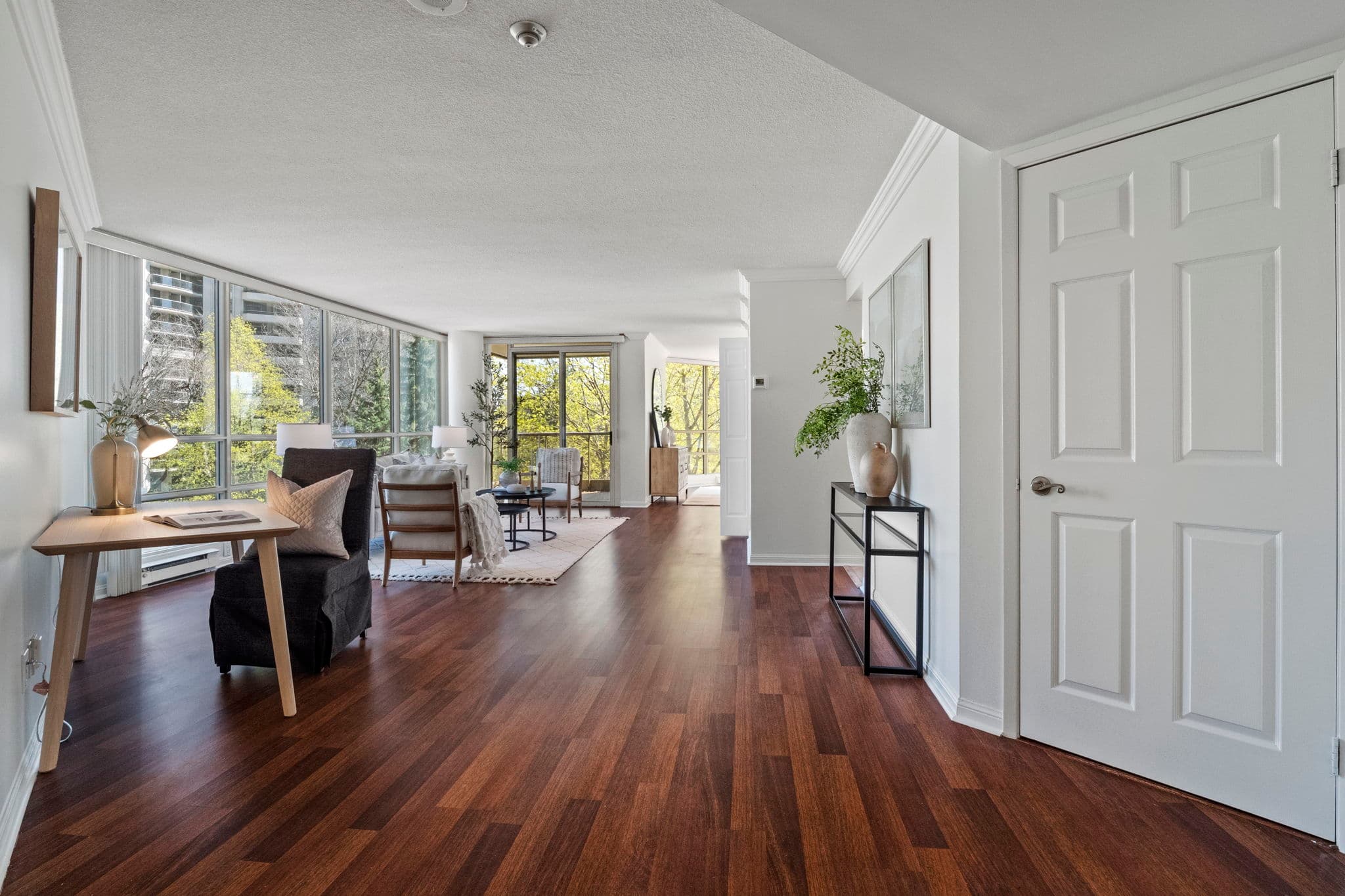45 Kingsbridge Garden Cir 306 Mississauga, ON L5R 3K4