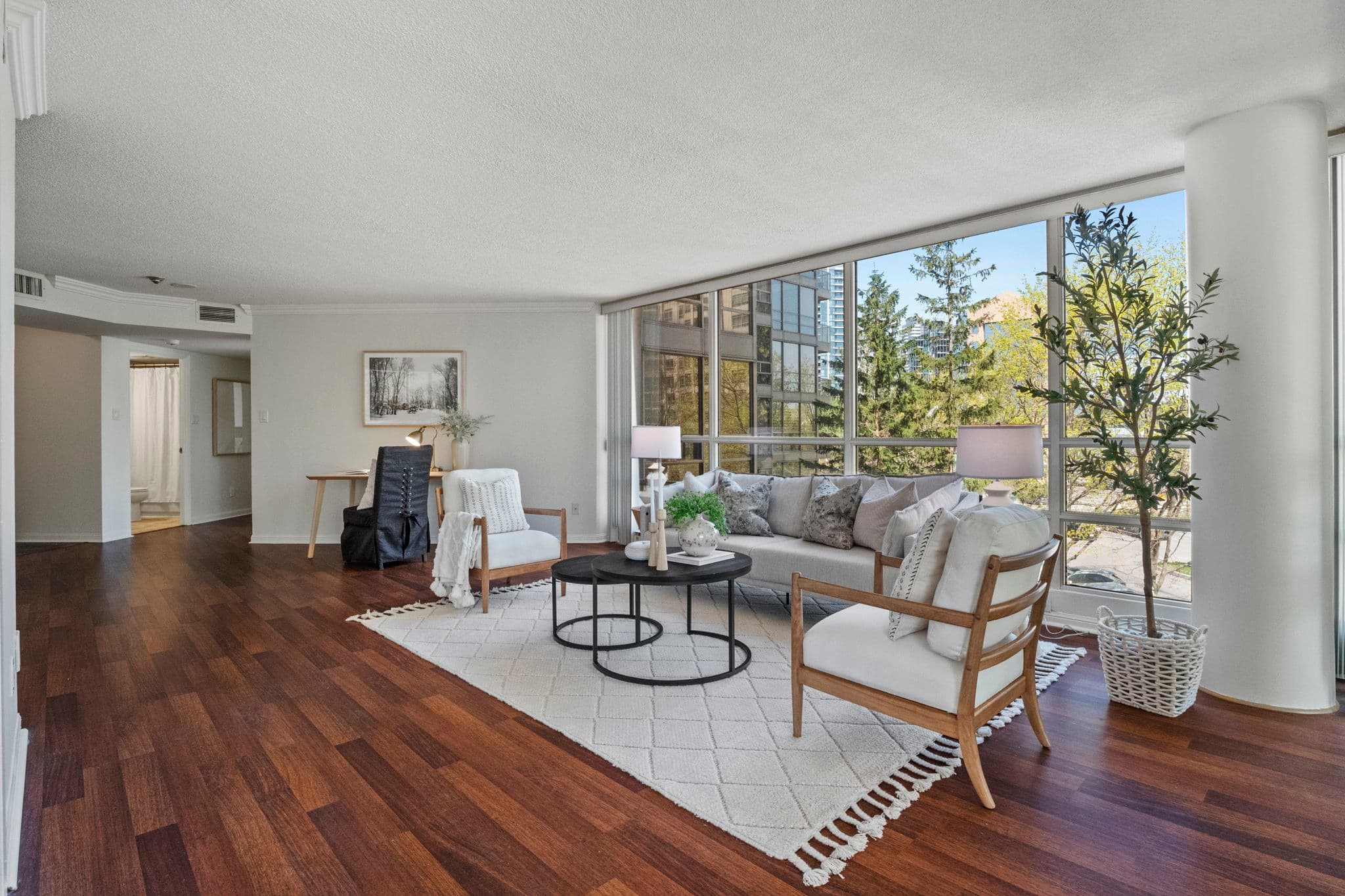 45 Kingsbridge Garden Cir 306 Mississauga, ON L5R 3K4