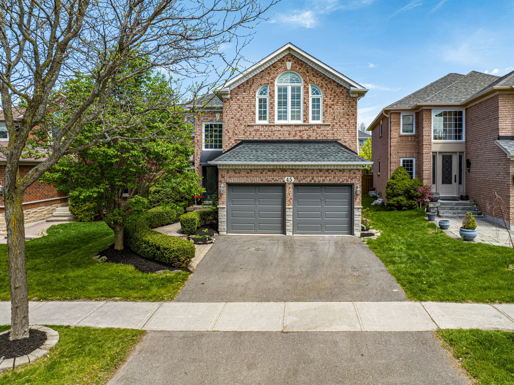 45 Pinnacle Trail Aurora, ON L4G 7G6