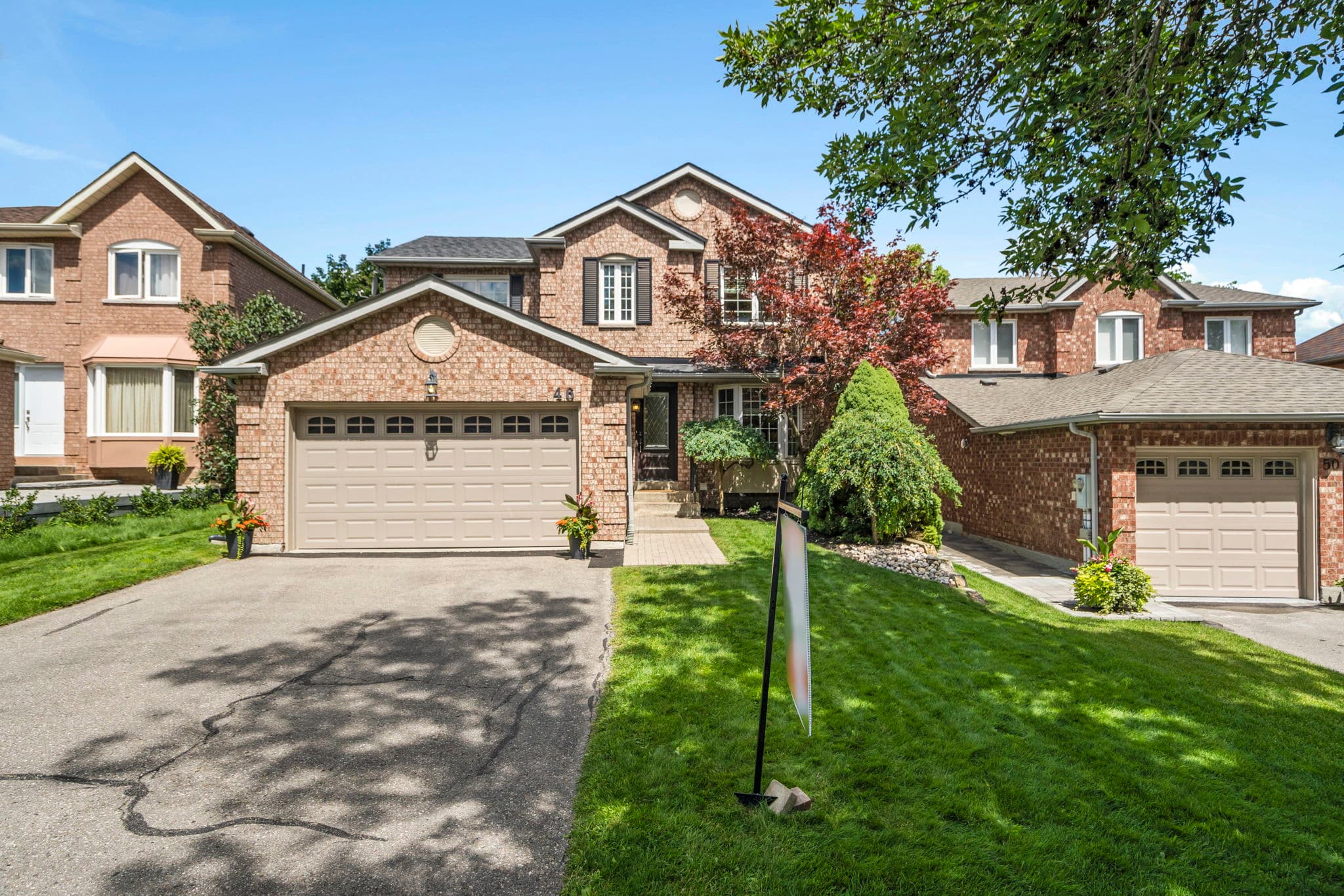 46 Buttonwood Trail Aurora, ON L4G 6N3