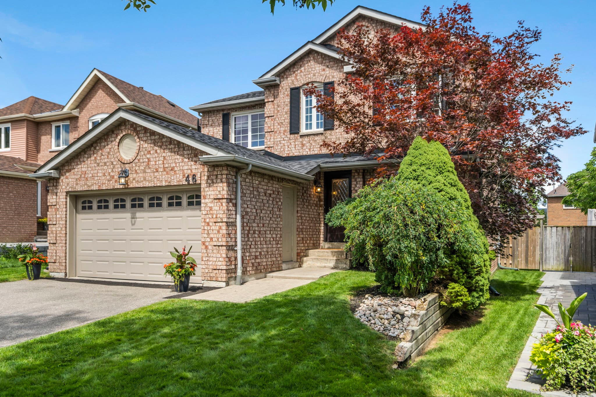 46 Buttonwood Trail Aurora, ON L4G 6N3