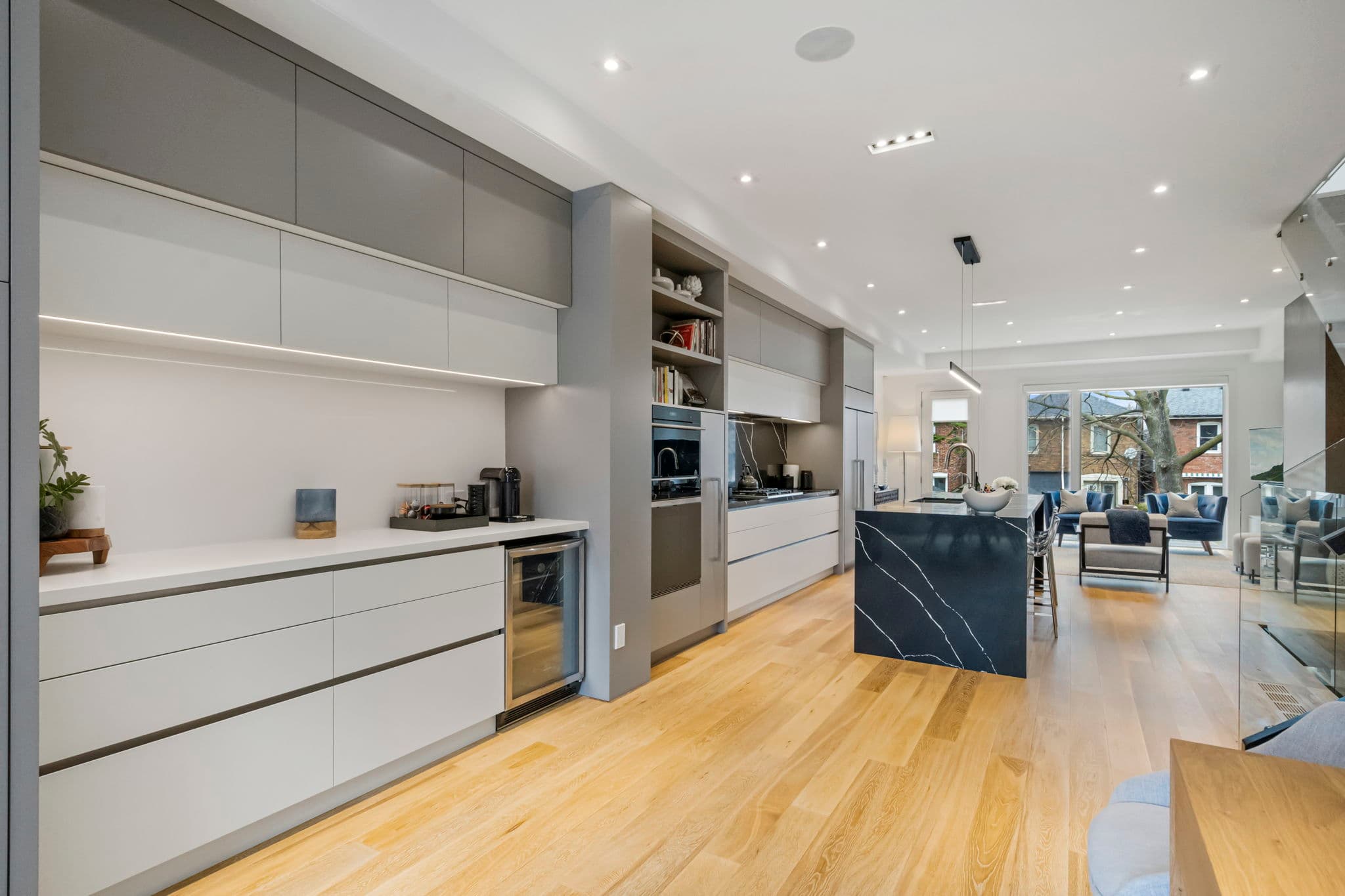 46 Cranbrooke Ave Toronto, ON M5M 1M4