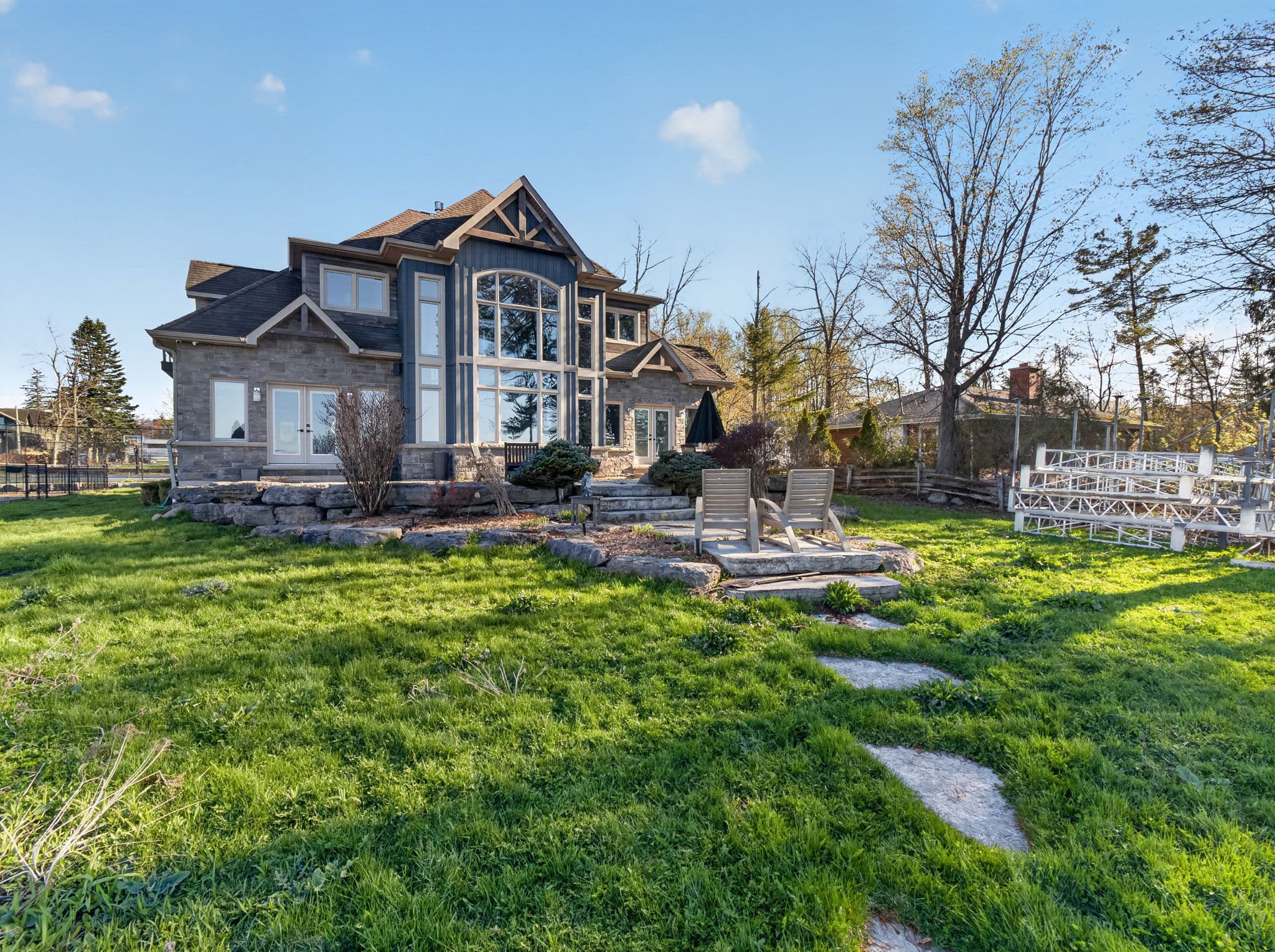 46 Gray Ln Barrie, ON L4N 7T1