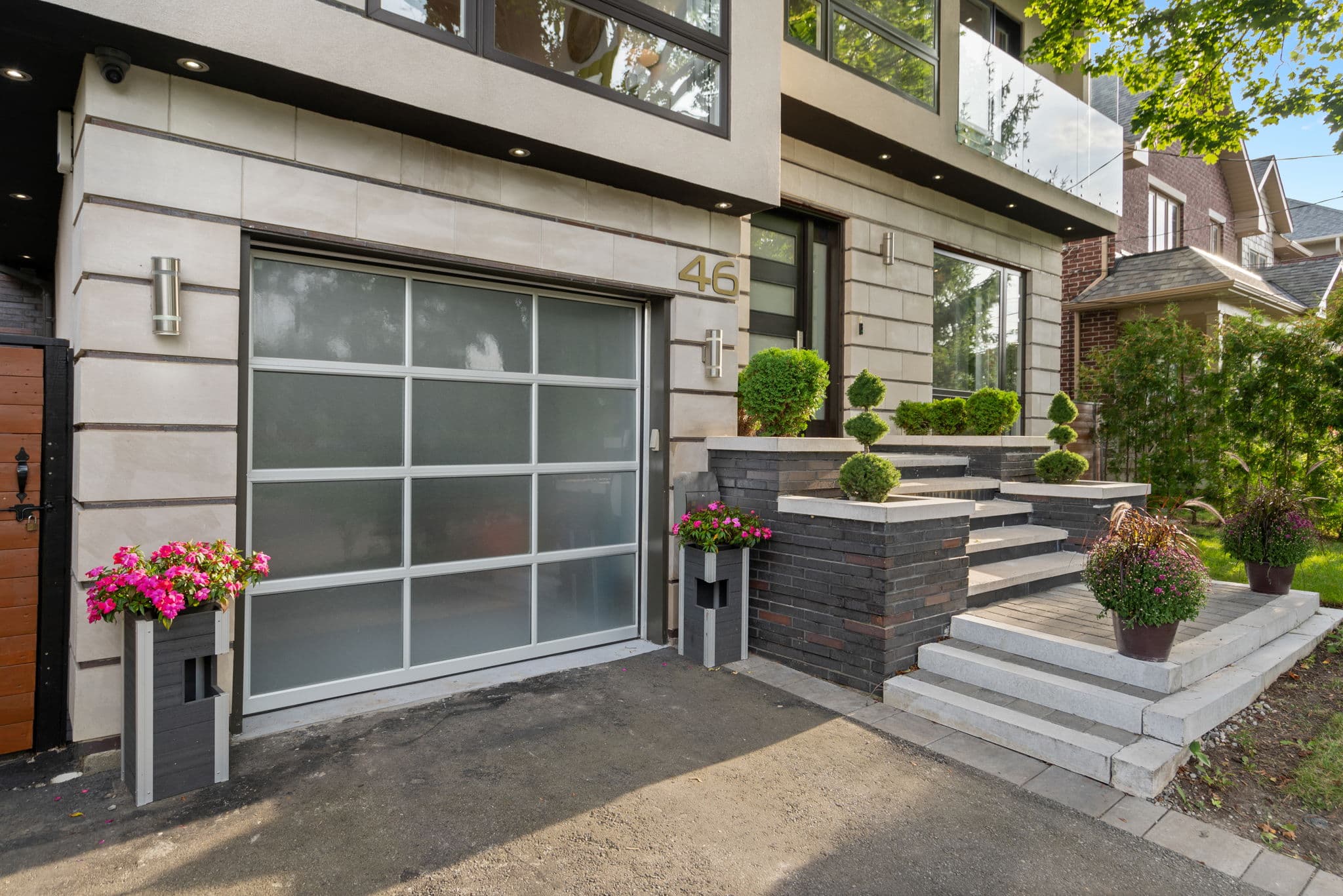 46 Ravenscrest Dr Toronto, ON M9B 5M7