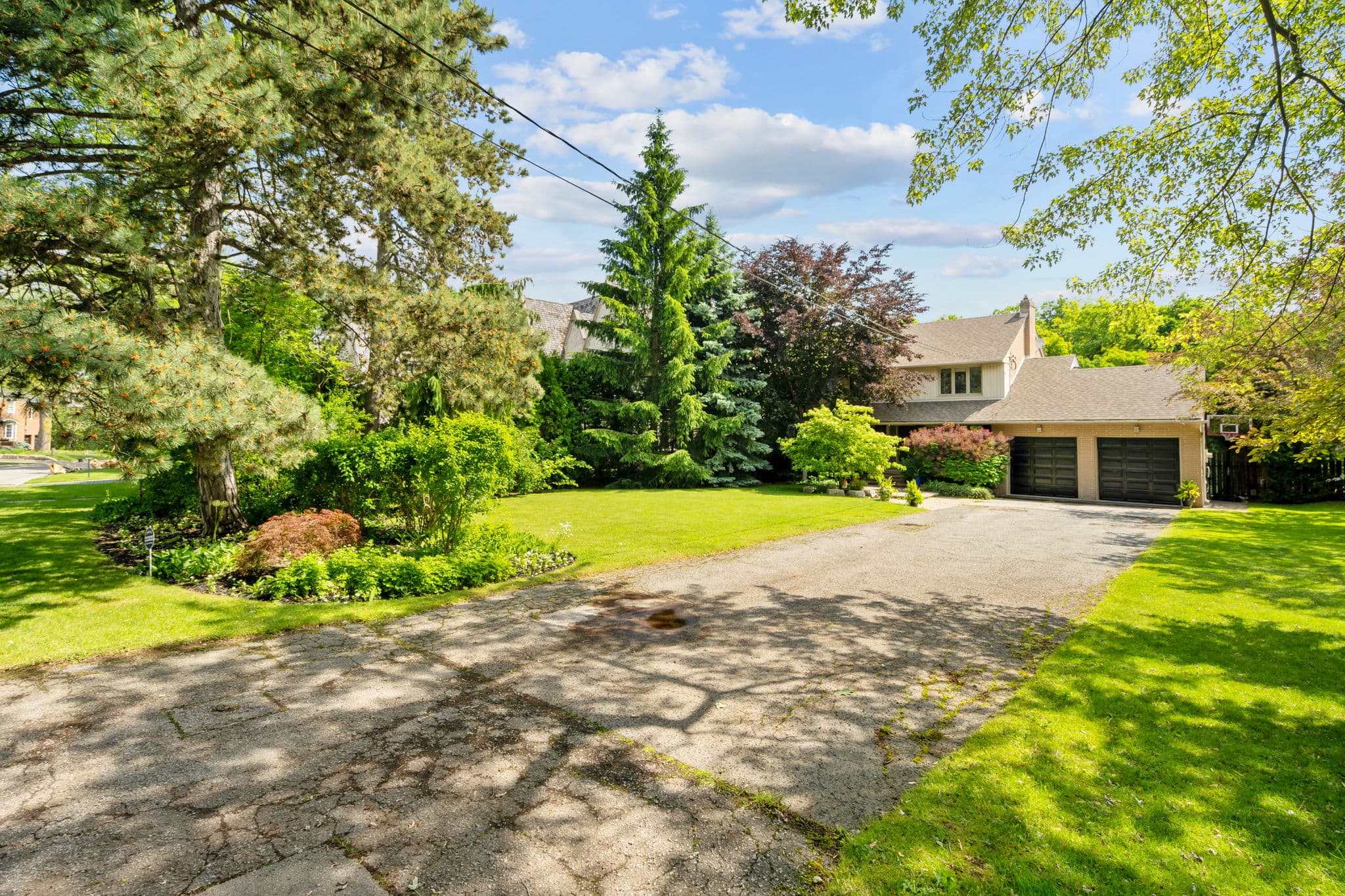 46 Sandringham Dr. Toronto, ON M5M 3G3