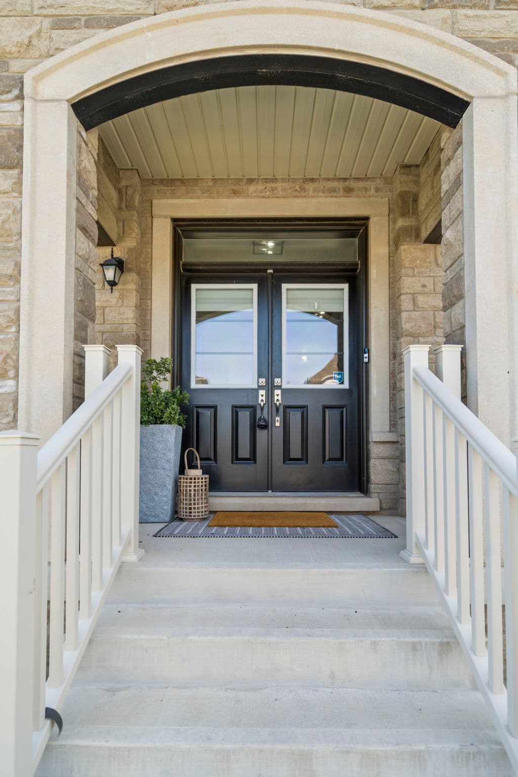 465 Thornborrow Ct Milton, ON L9T 2X5