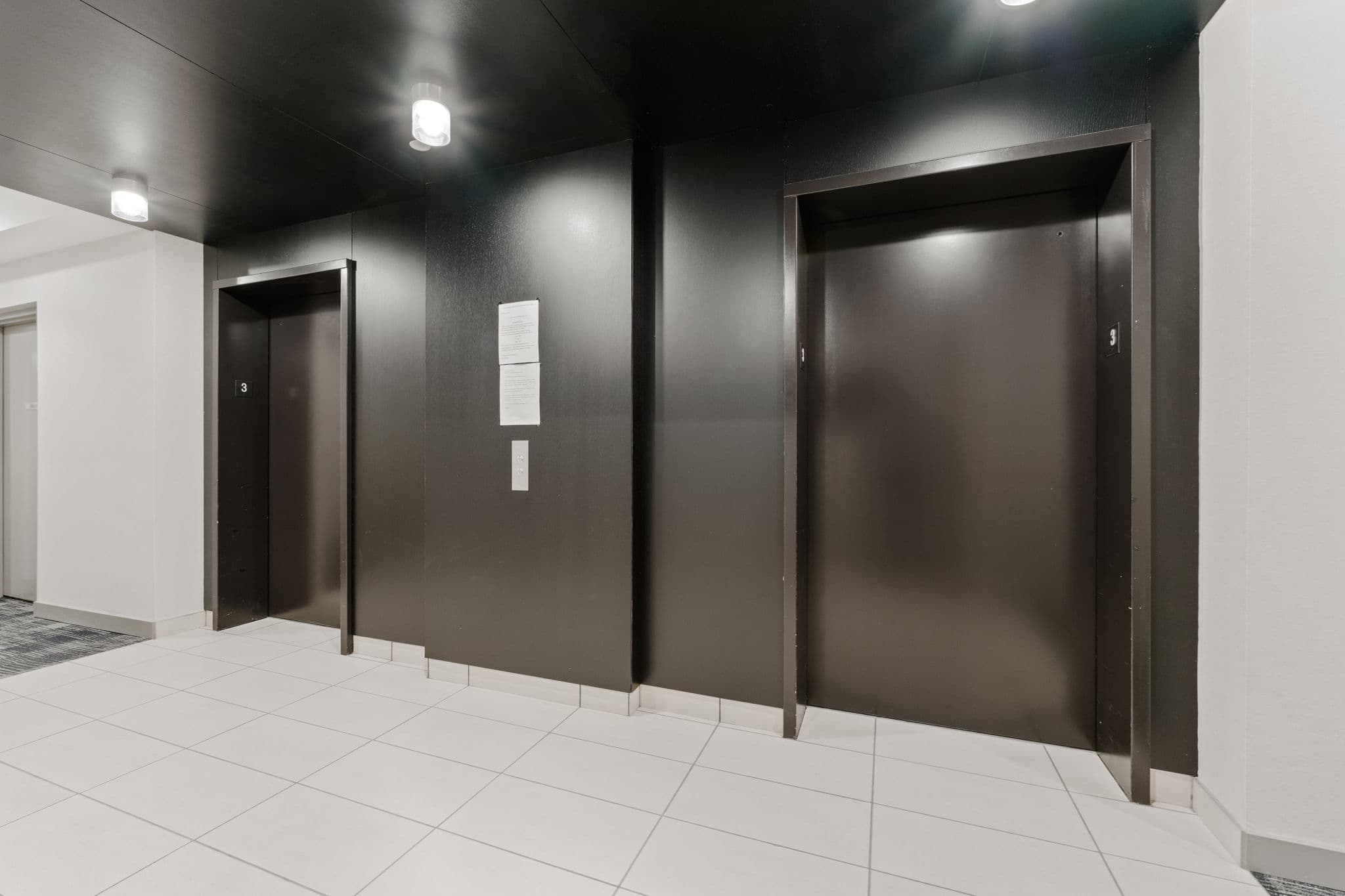 4699 Glen Erin Dr Unit 302 Mississauga, ON L5M 2E5