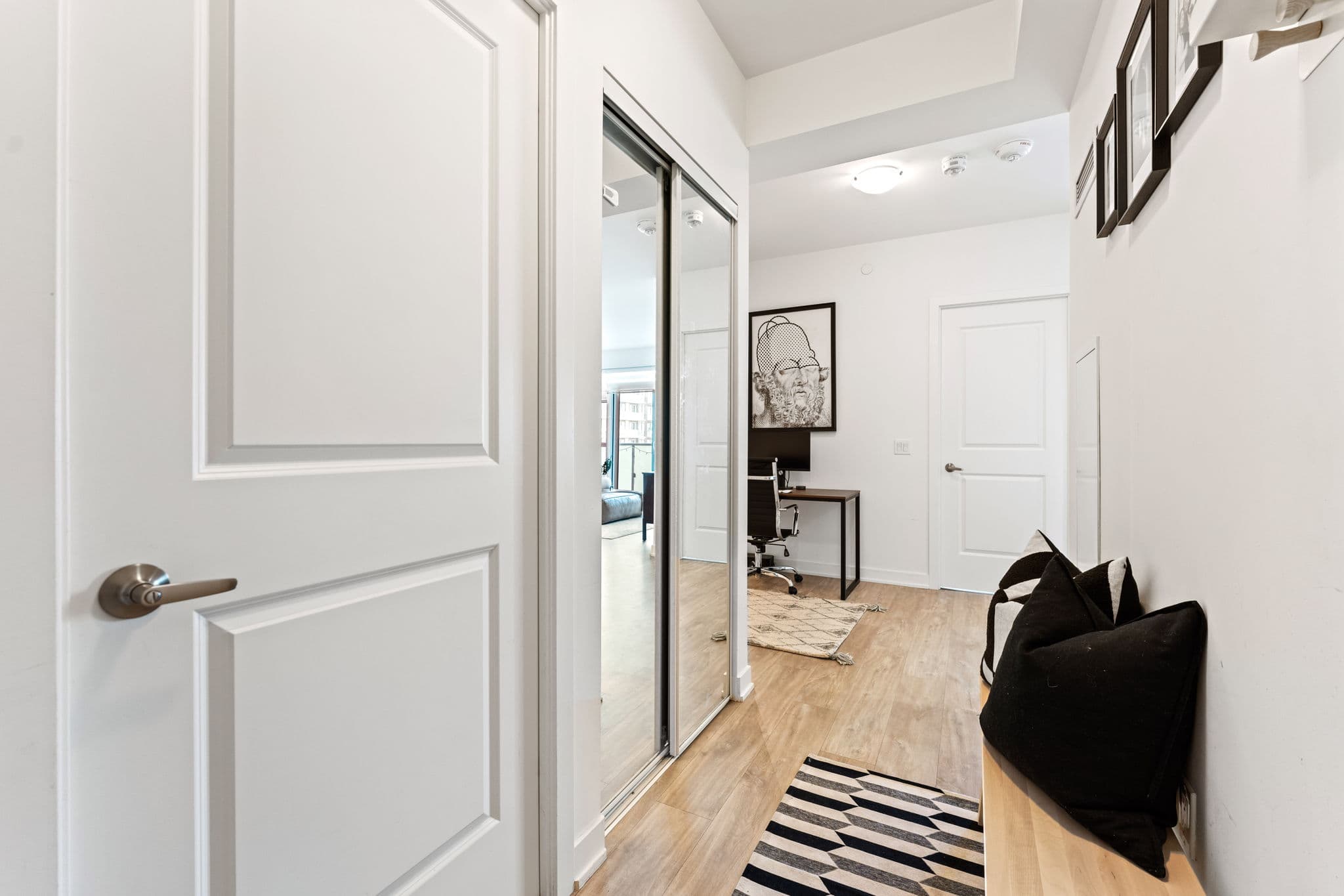 4699 Glen Erin Dr Unit 302 Mississauga, ON L5M 2E5