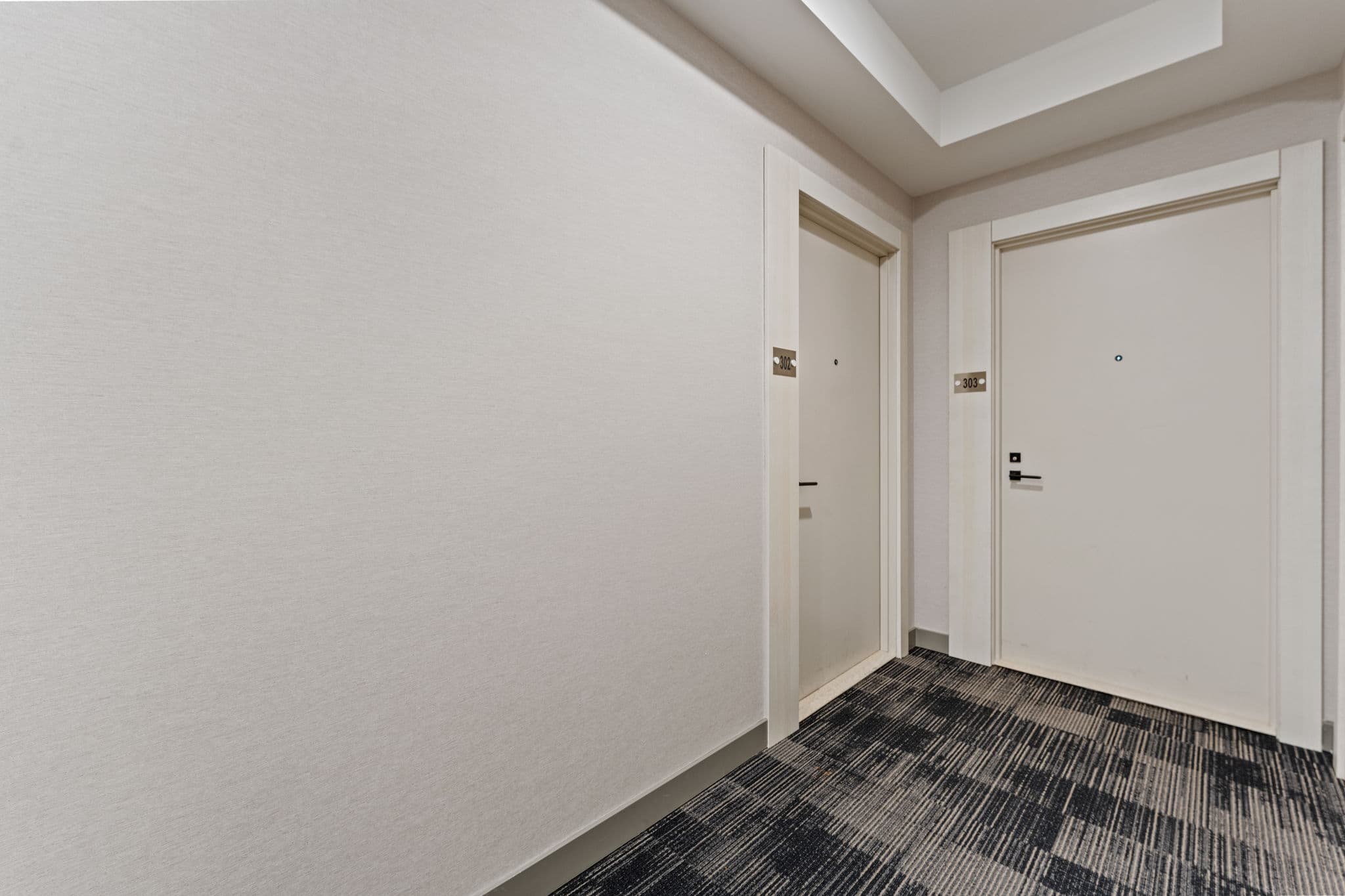 4699 Glen Erin Dr Unit 302 Mississauga, ON L5M 2E5