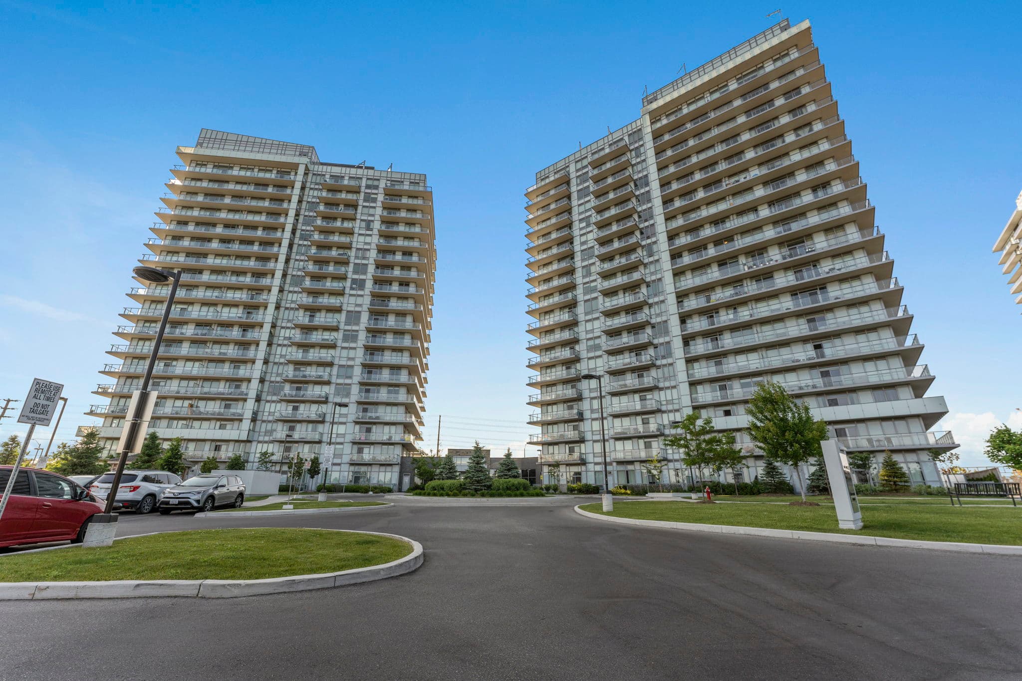 4699 Glen Erin Dr Unit 302 Mississauga, ON L5M 2E5