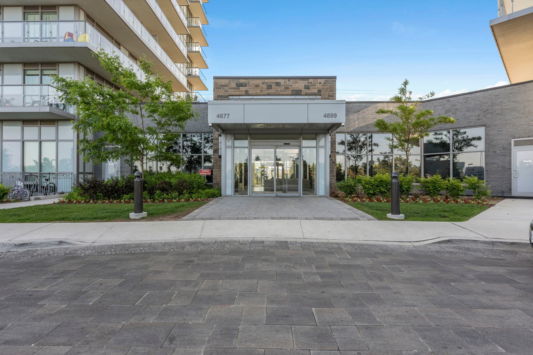 4699 Glen Erin Dr Unit 302 Mississauga, ON L5M 2E5