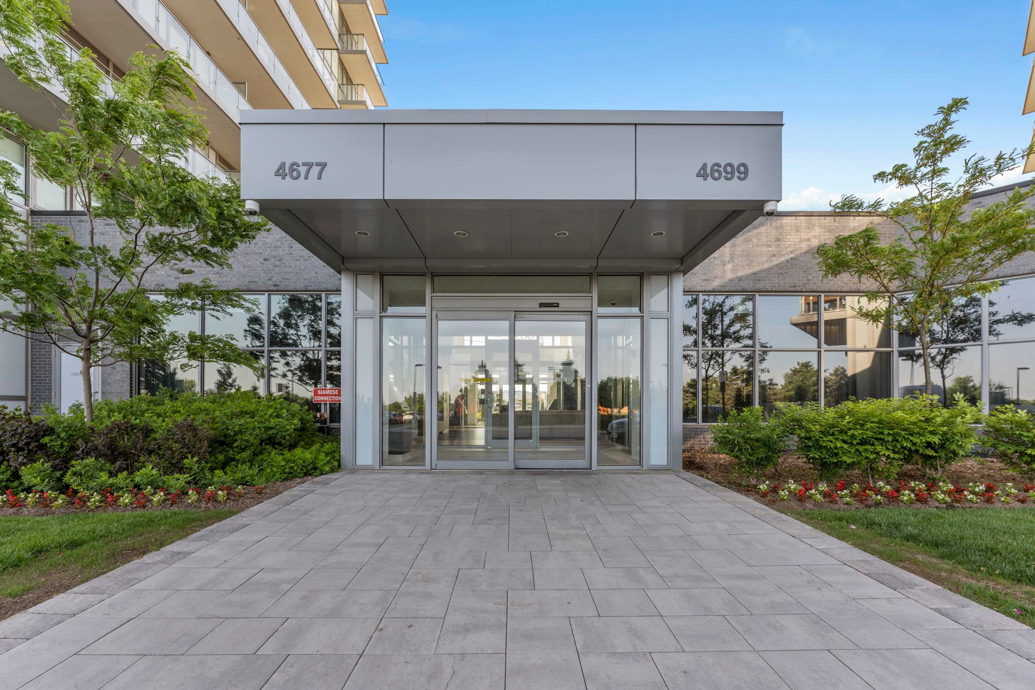 4699 Glen Erin Dr Unit 302 Mississauga, ON L5M 2E5