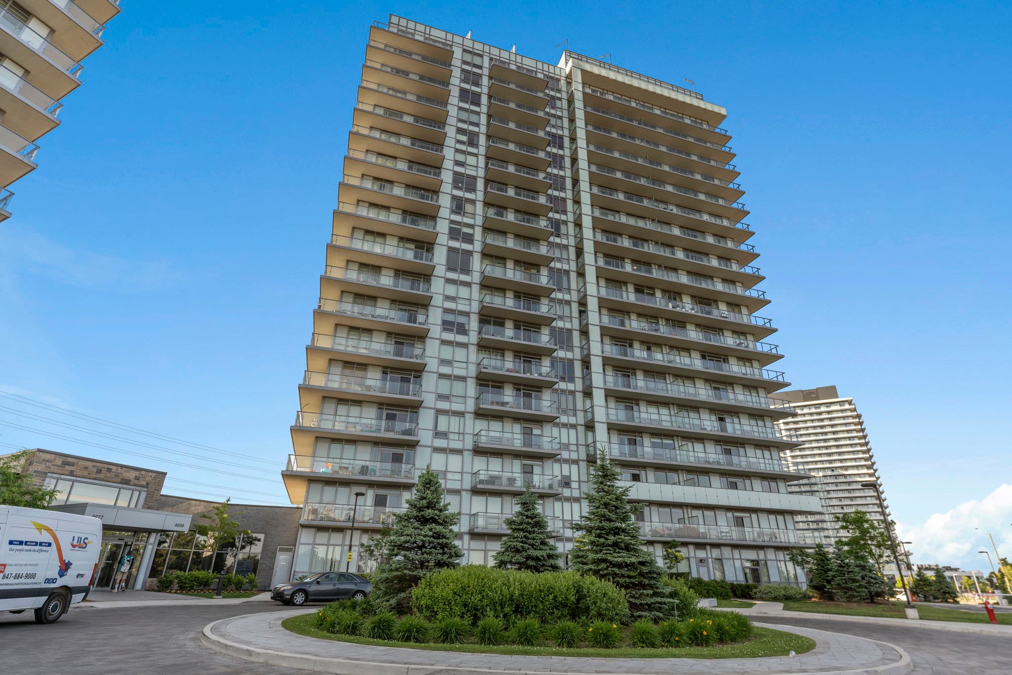 4699 Glen Erin Dr Unit 302 Mississauga, ON L5M 2E5