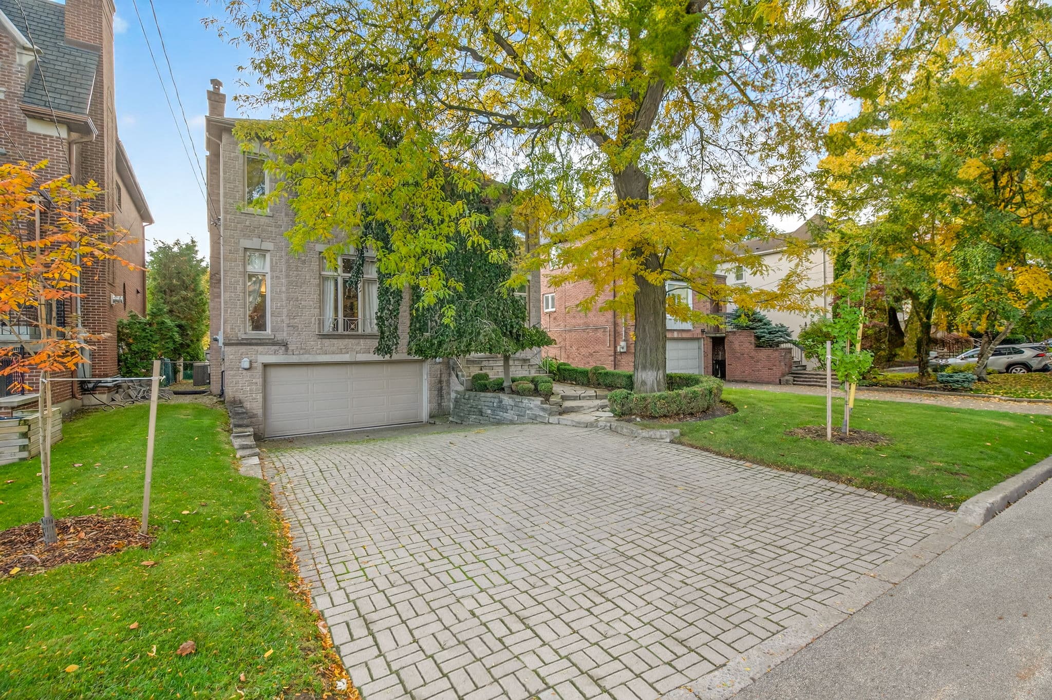 471 Cranbrooke Ave Toronto, ON M5M 1N6