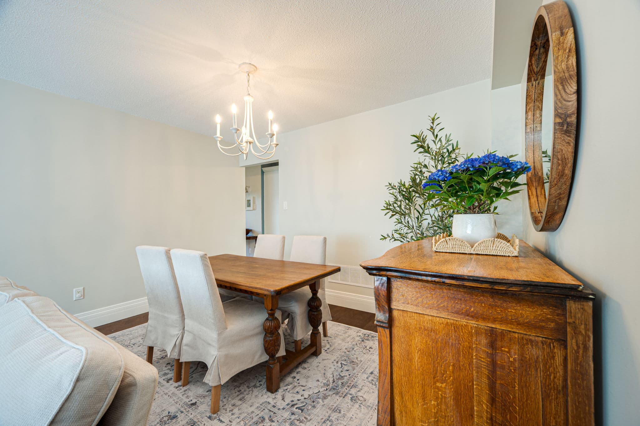 473 Dixon Blvd Newmarket, ON L3Y 5C9