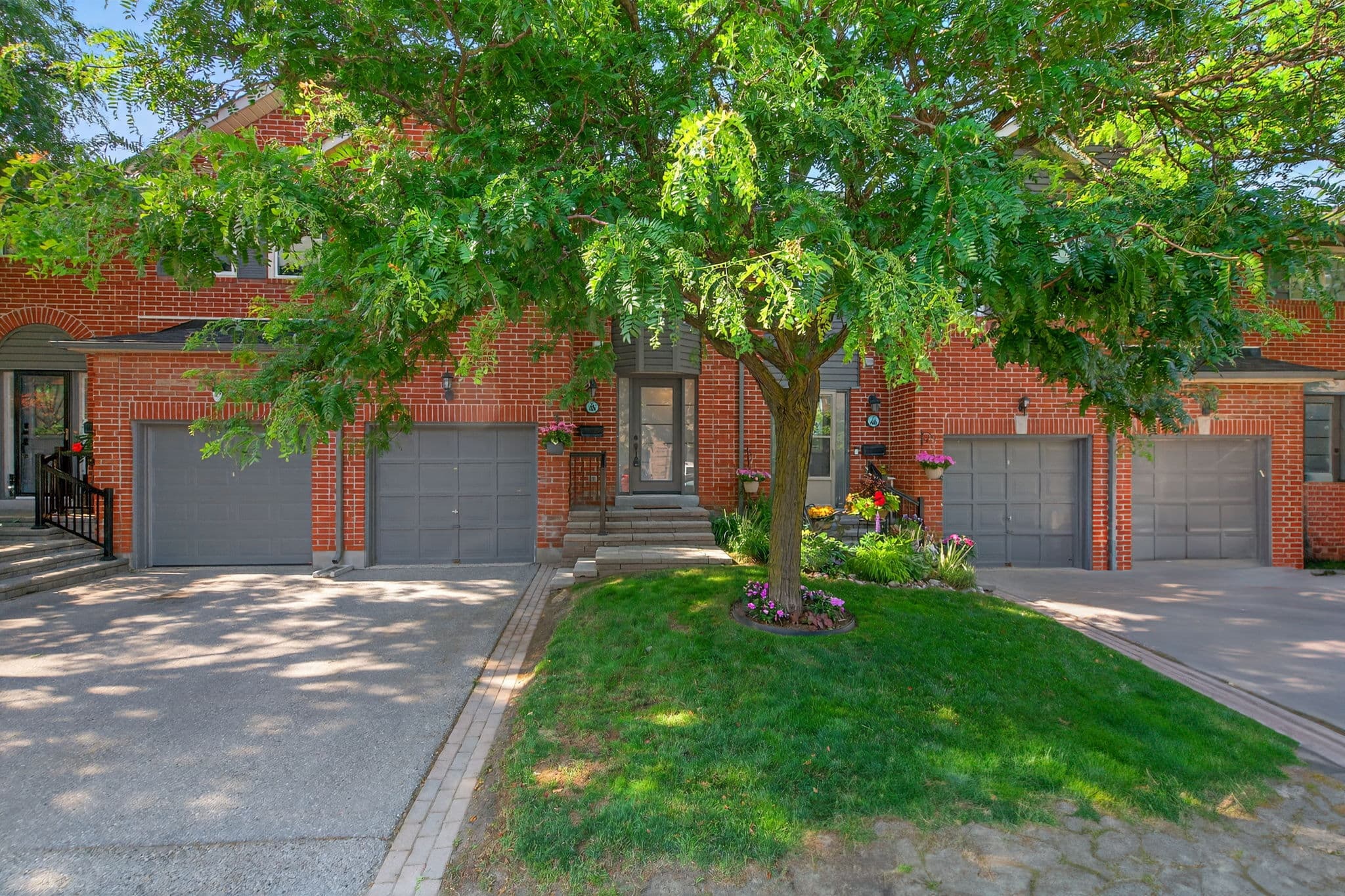 48 Beaumont Pl Vaughan, ON L4J 4X2