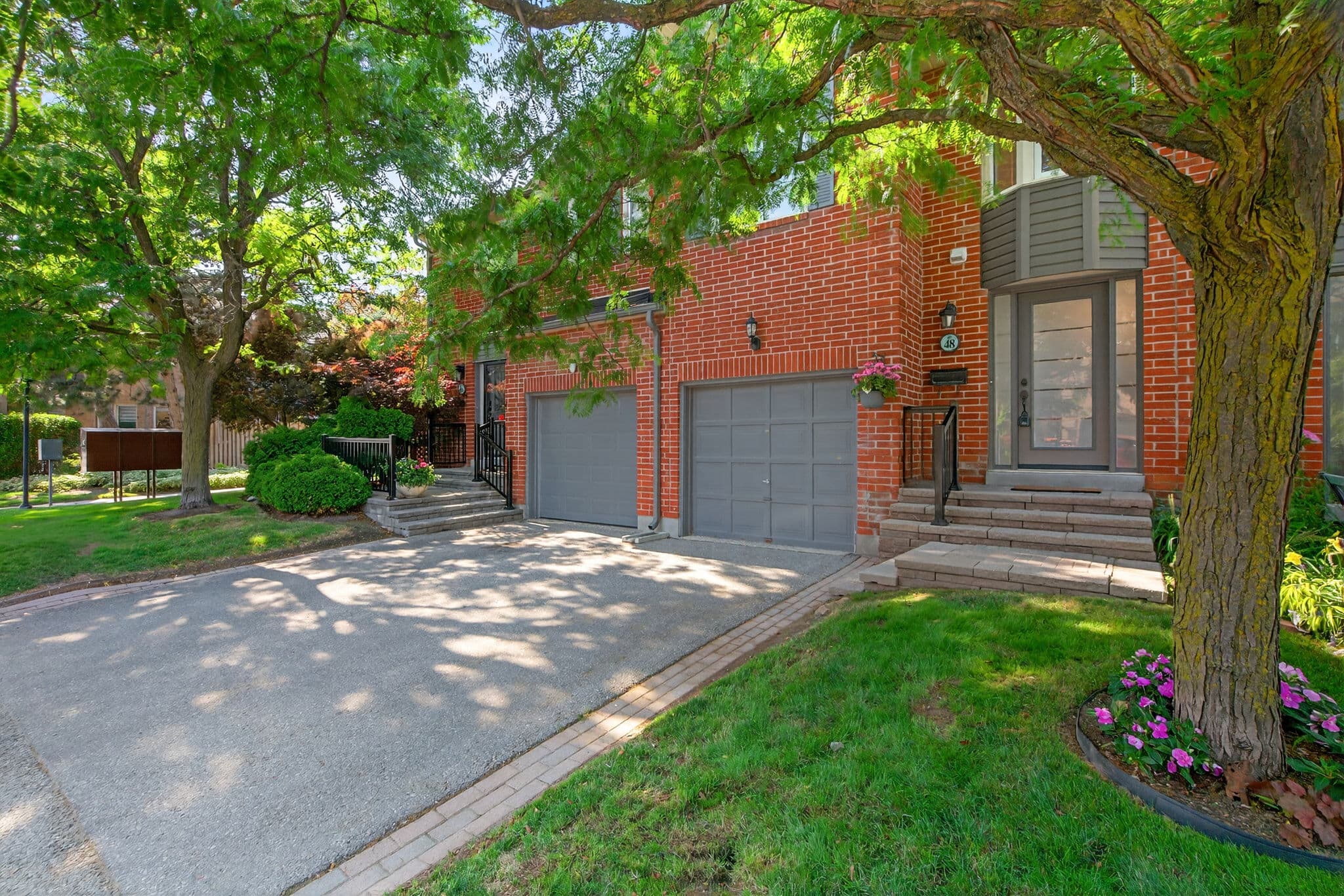 48 Beaumont Pl Vaughan, ON L4J 4X2